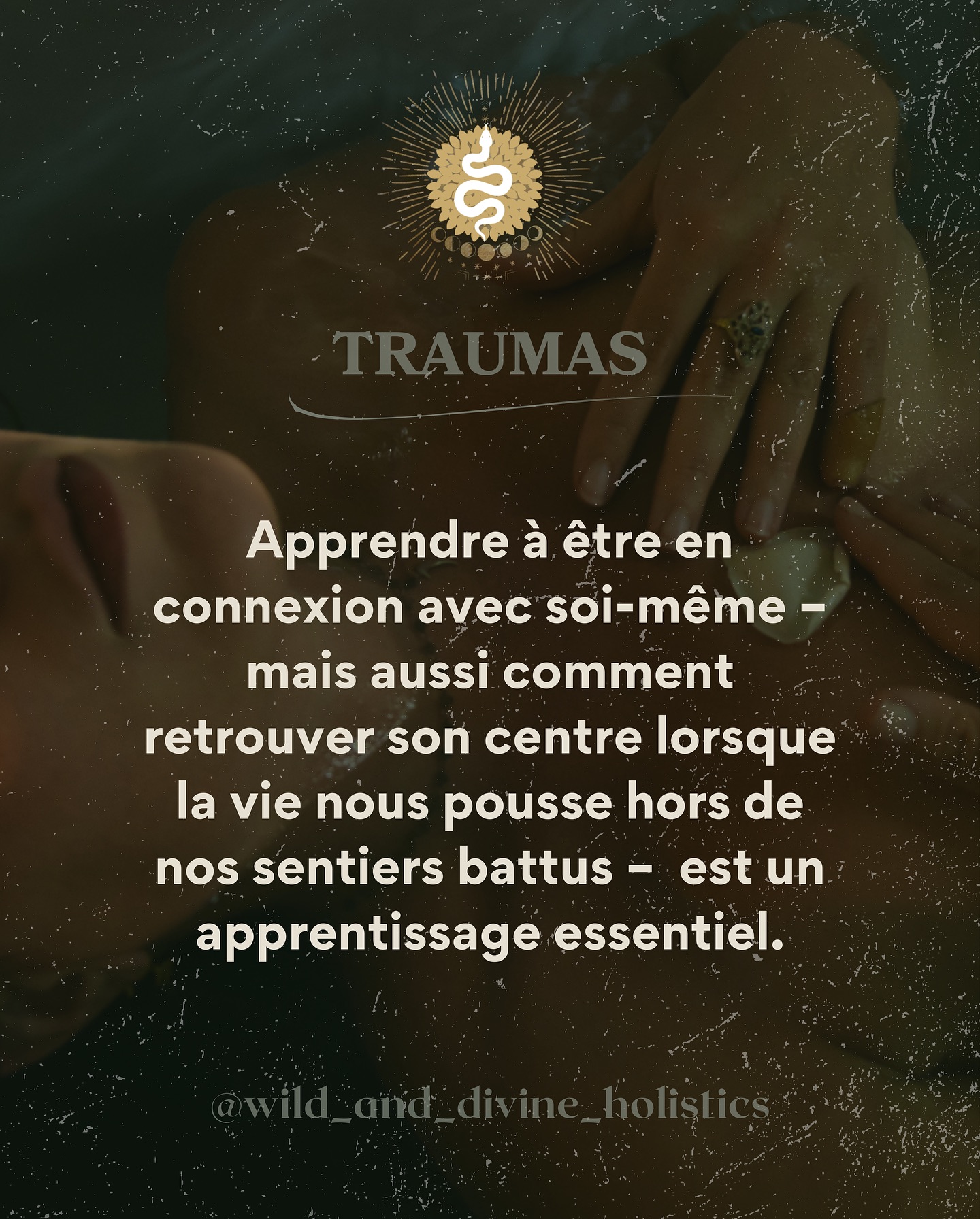 Savoir retrouver son centre, revenir en connexion avec soi quand les turbulences de la vie nous font chavirer, ce n’est pas une compétence de plus. C’est un droit fondamental.
Ce que j’appelle « check-in” dans ce post n’est pas une idée abstraite: sentir le sol sous les pieds, être en capacité de nommer ce qui est là et faire un pas, même minuscule vers plus de sécurité intérieure, c’est savoir rester présent avec soi et prendre soin de soi. Cela fait partie de notre intégrité, et nous permet de vivre avec dignité et souveraineté.
Les traumas nous coupent du ressenti. Surtout quand ils s’enracinent tôt, la notion de Soi devient souvent floue.
Mais on peut réapprendre, doucement, à s’orienter, à s’ancrer, à s’écouter sans paniquer, à s’exprimer.
Notre corps est notre boussole.
Si tu te reconnais dans ce post, mon accompagnement individuel en ligne (thérapie somatique du trauma, sexothérapie holistique) est conçu pour ouvrir le chemin de la reconnexion à soi (régulation du système nerveux, intéroception, micro-mouvements, rituels simples, pédagogie claire.)
Tarif de lancement jusqu’au 31 janvier 2026.
Les liens sont en bio ✨👌
#somatique #psychocorporel #traumas #systemenerveux #regulationemotionnelle #émotions #consentement #écouteintérieure #interoception #yogathérapeutique #tantraettrauma #traumatisme #espt #traumacomplexe #wildanddivineholistics