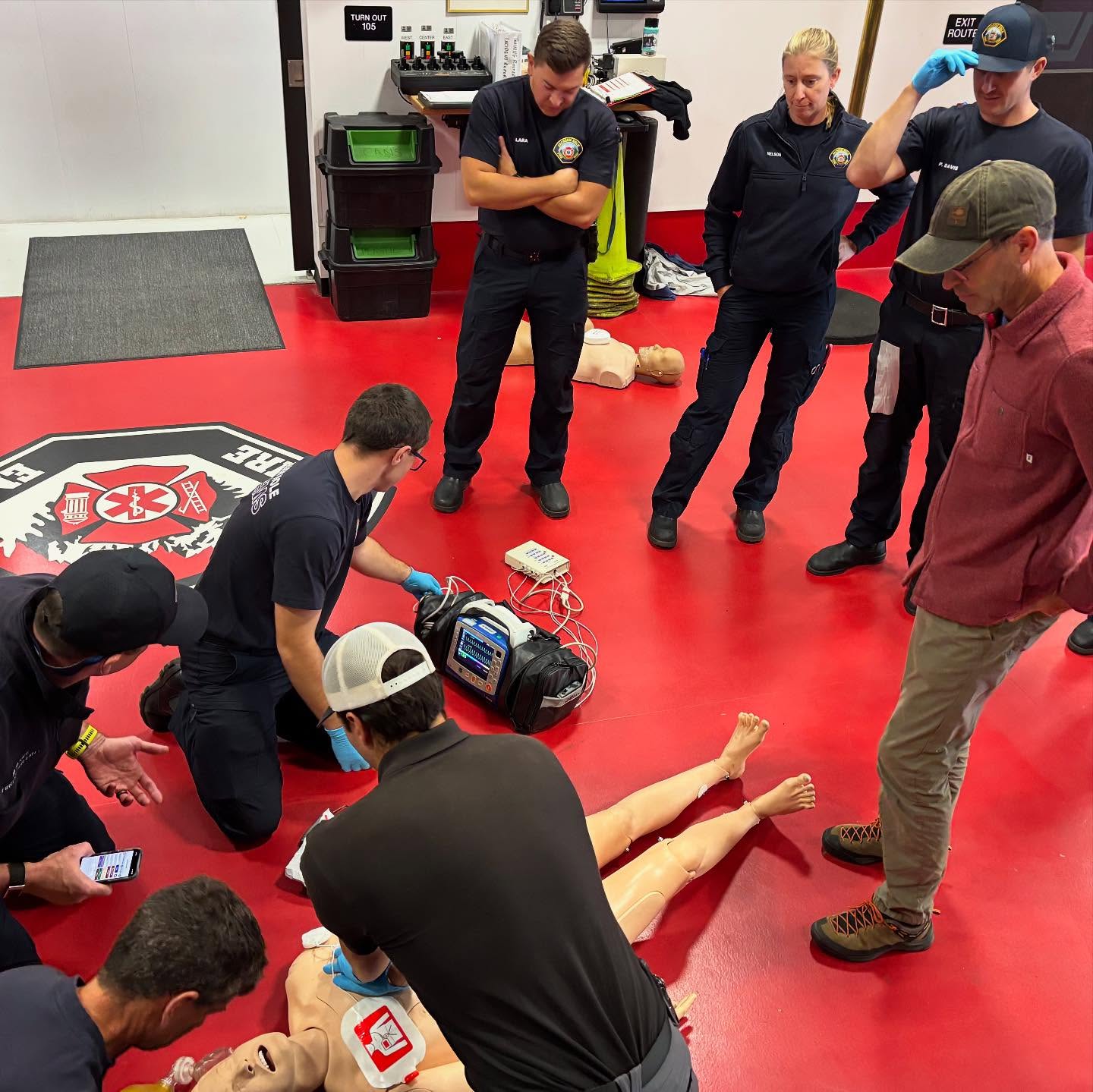 @jh_fire_ems Medical Director, Dr. Will Smith @willmd911 put C Shift through their paces yesterday during their Advanced Cardiac Life Support refresher. 🫀
Did you know that the @jhfireemsfoundation provides dinner for the @jh_fire_ems team every Wednesday during weekly training? We are always looking for local restaurants to team up with to keep the team fed and ready for action. DM us to learn more about how you can get involved. 🍽️💪
#fireems #fireemslife #acls #training #fire #ems #jhfireems #jhfireemsfoundation #community #chowtime