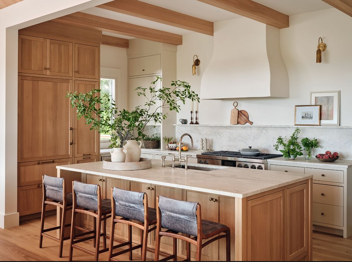 Check out the cool, natural vibes of our recently completed Lambert’s Cove Beach kitchen. 🏹✨ We paired custom natural oak cabinetry with la dolce vita marble countertops to create a timeless, coastal retreat.
#MarthasVineyard #MVY #CoastalLiving #KitchenRemodel #MarbleCountertops #OakCabinetry #KitchenDesign #CustomKitchen #HomeDecor #CoastalDecor #InteriorStyling #DreamKitchen #DesignGoals #IslandLife #marthasvineyardlife #residentialinteriors #residentialdesign Photography @dancutronaphoto styling @homegig builder @kentvanhollebekeconstruction architectural design @lmtdesign superstar associate @dmacmv