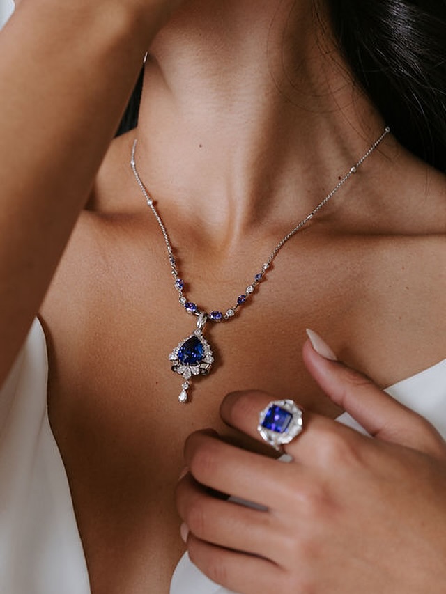 Just a handful of spots for bespoke creations remain for 2025. If you’ve been dreaming of a one-of-a-kind piece to gift—or to keep for yourself—before Christmas, now is the moment.
Our talented jewellers in Adelaide are ready to help bring your vision to life, but time is slipping by fast.
Reserve your place today and make this Christmas and 2025 truly unforgettable. Book your appointment at the link in bio, or message us directly.
#adelaidejewellers #madeinadelaide #adelaide #adelaidechristmas #bespokejeweller #finejewellery #burnside #martinrogersjewellers