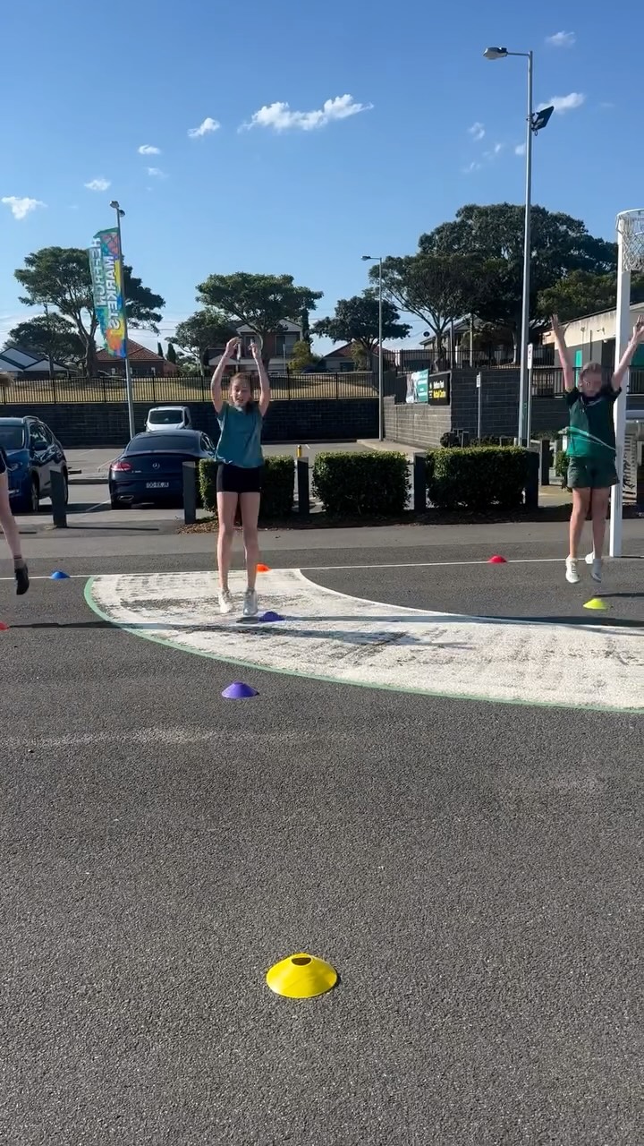 In the circle, every second counts.
🔥 Foot speed gets you there.
👀 Eyes up read the play before it happens.
🦶 Move your feet — don’t reach.
⚡ React like it’s instinct.
🧱 And when you’re up against a holding shooter? It’s about moving your feet back with the flight of the ball, relentless pressure & never letting them feel comfortable.
Great defence isn’t just physical — it’s strategic.
Stay switched on. Stay moving. Stay in the contest 💪
.
.
#netball
#netballdefence
#circledefence
#fastfeet
#eyesup
#netballdrills
#netballtraining