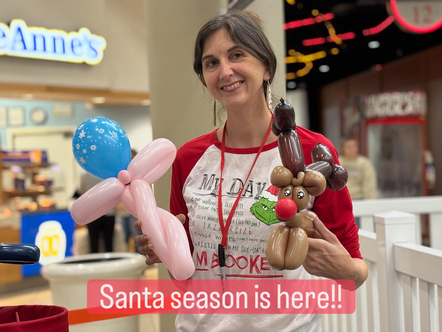 Deck the halls and don’t forget to book your balloon twisters and face painters for your holiday parties. 🎁🎄🎅