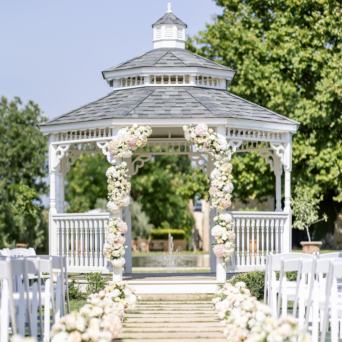 Entre rires et tendresse, Jessica et Lucas ont vécu une journée hors du temps
Une journée à leur image : authentique, intense, et pleine de vie ♡
Photographe : @instant_prestige
Fleuriste & Décoration @vert.tigeevent
Traiteur : @honuatraiteur
#mariage2025 #jourJ #lovecaptured #justmarried #weddinginspiration #frenchwedding #brideandgroom #weddingday #destinationwedding #unforgettablemoments