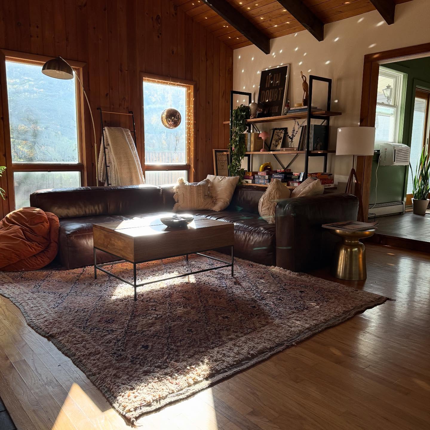 Our Catskills home, @thegreenepines is booking for late fall and ski season ⛷️. We’re fully booked for October but have some weekends in November open. Snag them before they get taken!
I’d love to host you! Link to book in bio
Link in bio to book! #catskillsweekend #catskillsairbnb #shanalutherinteriors #catskillsinteriordesigner