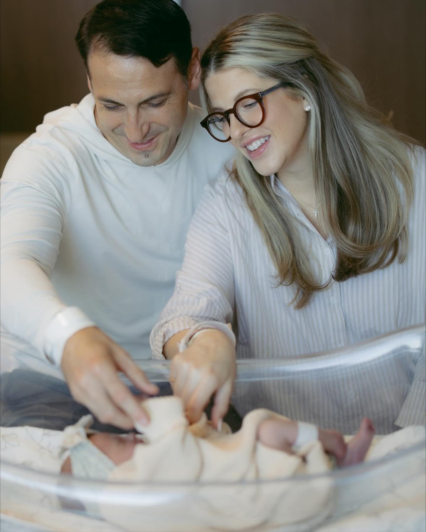 fresh 48’s are every bit as magical, dreamy, and timeless as they look 💫☁️✨
.
#sanantonionewbornphotographer #sanantoniomaternityphotographer #sanantoniofamilyphotographer #sanantoniomoms #motherhood #fresh48photographer