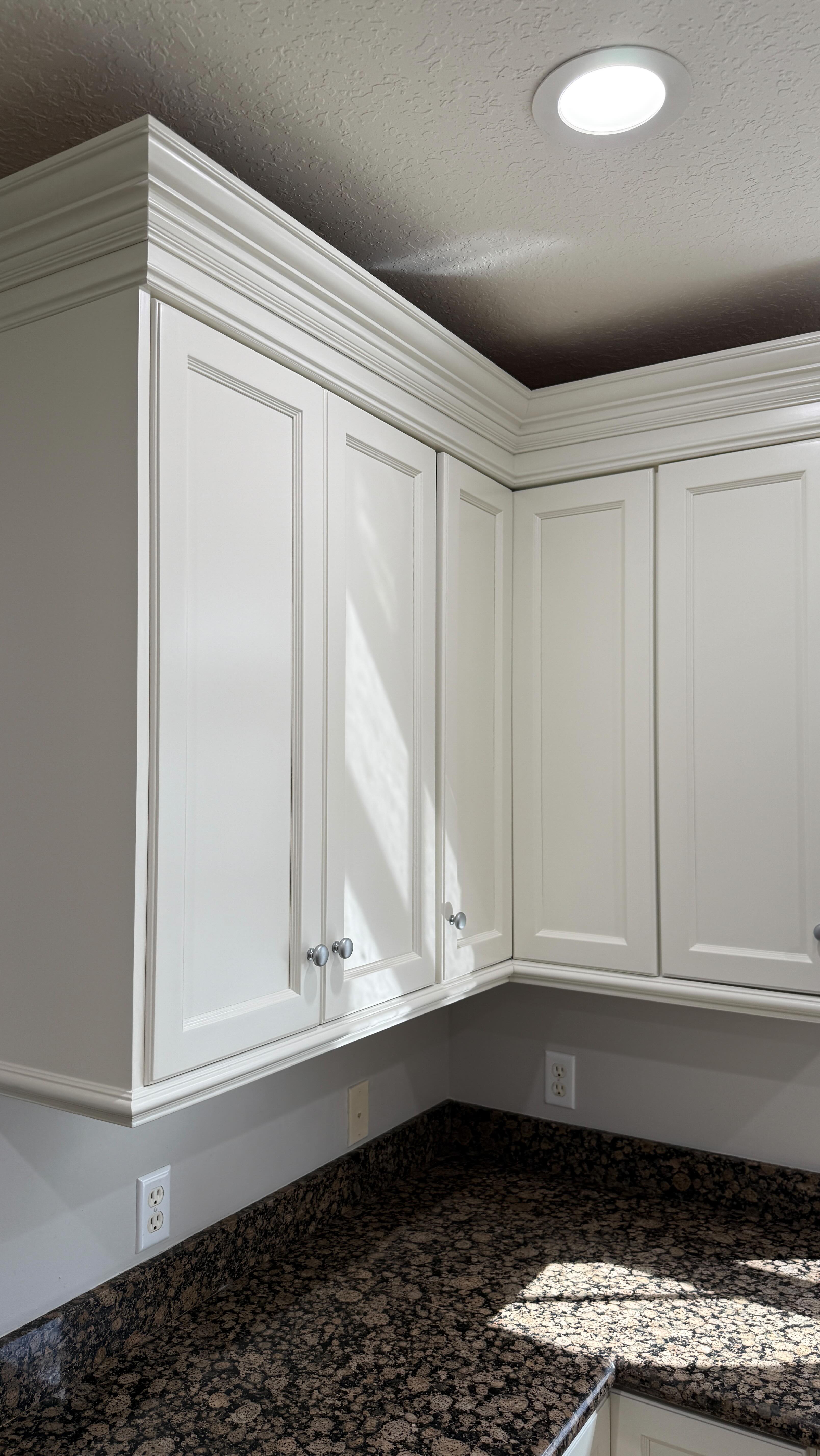 Another amazing transformation. Color Swiss Coffee BM #cabinetpainting #southflorida #cabinetrefinishing #browardcounty #westonfl #cabinetrefacing #daviefl #fortlauderdale