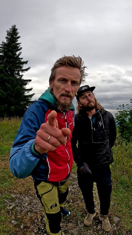 When the sky’s not serving, we bring our own sunshine. 🍽️☀️
This reel is a reminder: The right crew, a little lift and loud laughter – that’s how grey skies turn into golden vibes. 🌈
And honestly? There’s hardly a better thing to do on a cloudy day!
You bring the mood – we bring the lift.
😏 DM us and let’s take off.
👥 @k__ze__
🎬 @bxhaiden
#paragliding #paraglidinglife #travel #tandemparagliding #MakeYourOwnSunshine #AirtimeVibes #adventure #mountains #nature #reels #feelaustria #salzburg #salzburgerland #visitsalzburg #austria #getoutside #Tandemsistaz #adrenalinerush #FreedomInTheAir #Gaisberg #visitsalzburg