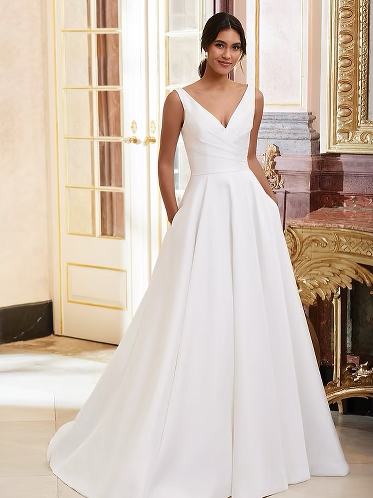This on trend mikado ball gown is everything and more. It has an asymmetric draped V-neckline that leads to a natural waistline and pockets. Buttons to the end of the chapel length train complete the look.
@sinceritybridal - Style 44080
#classicwedding #classicdress #plaindress #bride #dresswithpockets #vneck #yateley #hampshirebride #surreybride #berkshirebride