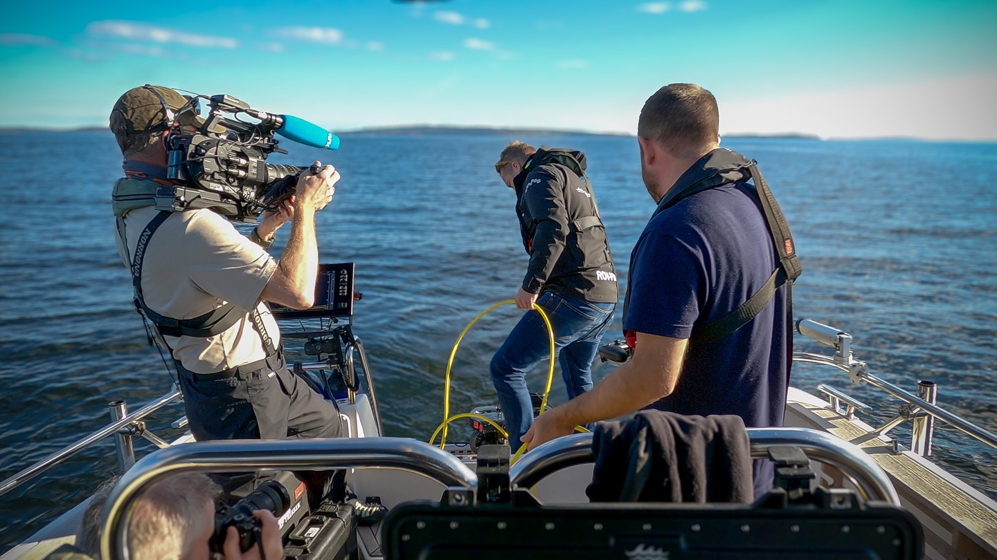 Denne uka var jeg ute i Oslofjorden en tur sammen med Tom Steffen og Per Olav i ROVPartner! Med på slep var også Nils Fridtjof og Øystein fra NRK for å dokumentere et spennende prosjekt vi har jobbet med. Drama ble det iallefall!
Mer om dette senere. 😅👍
.
.
.
@rovpartner #deeptrekker #rov #underwaterexploration #shipwreck #skipsvrak #oslofjorden #dykking #havmiljø #ww2 #wreckdiving