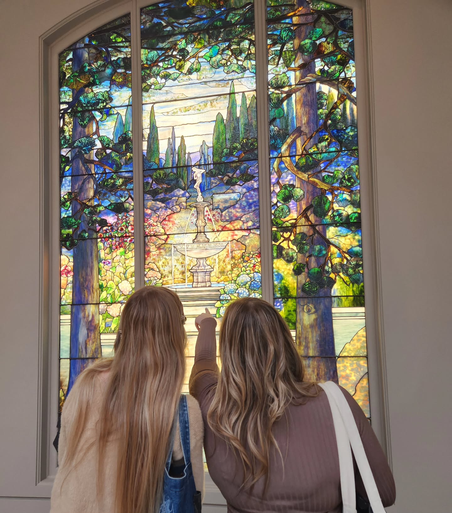 A day of art & inspiration @metmuseum ✨️
Just a few highlights:
Gorgeous 😍 stained glass pieces near the Met's Cafe
Fall flower still life by the artist Renoir 🎨 (his use of oils is so stunning to me)
Experienced the Met's Superfine exhibition! The space design and storytelling were impeccable. Truly immersive, beautiful, and important to witness if you're in NYC 🖤
#artistsoninstagram #newyorkstateofmind #artinspiration #themet #superfine