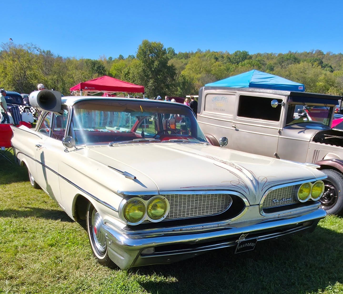 This Pontiac is a 1959 Catalina, seen at the Fort Boonesboro Boogie Nationals! It boasts 245 horsepower from its classic 389 V8 engine, with an impressive length of 213.7 inchesâshowing off that iconic wide-track style the Catalina was known for. Classic car lovers can't miss those retro lines and muscle!#Cartucky #PontiacCatalina #BoogieNationals #ClassicCars #Horsepower #CarShow