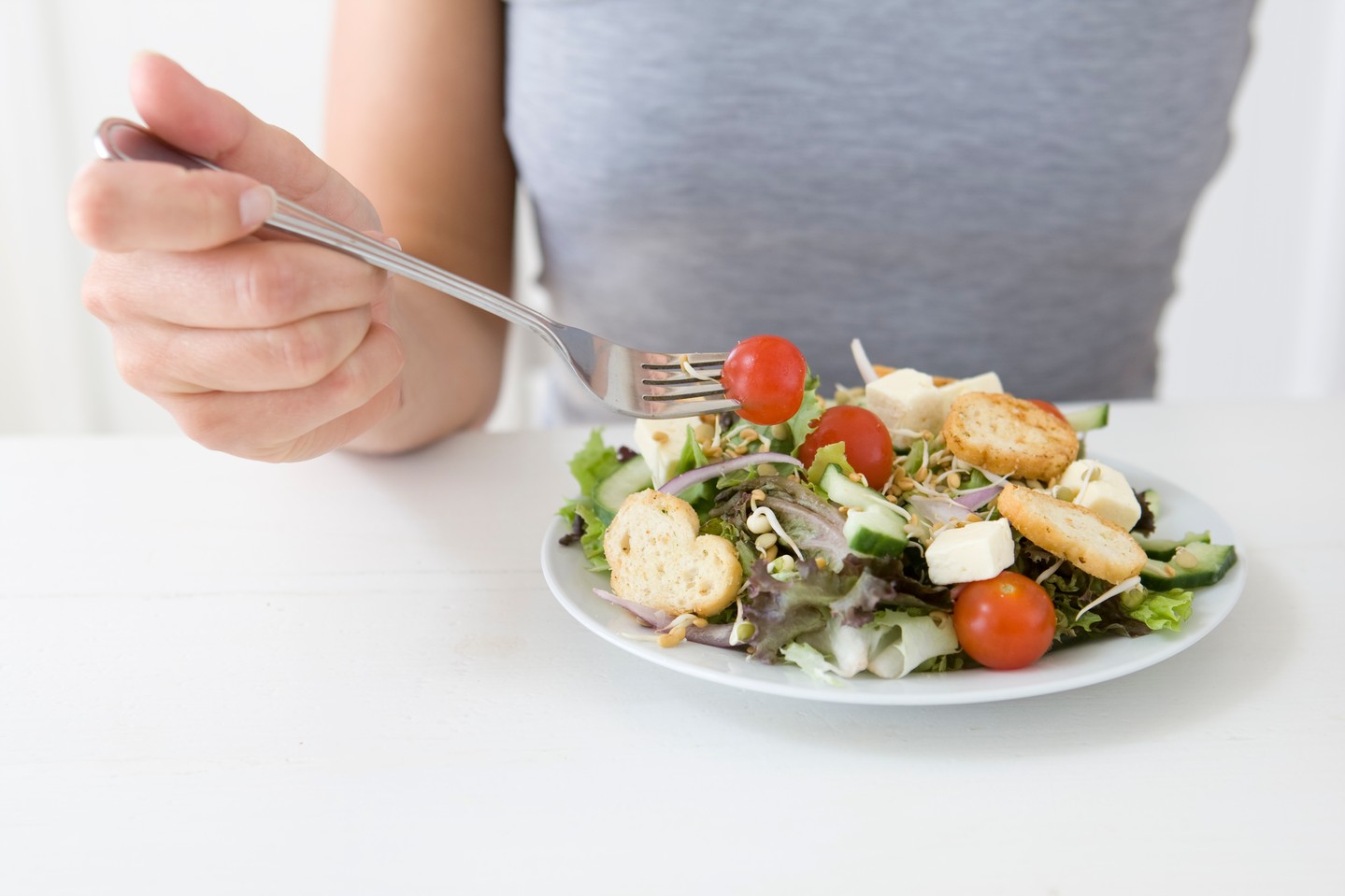 ¡Envejecer con gracia depende de las decisiones que tomemos hoy! 🌱✨ Descubrí nuestra último blog para descubrir los 10 mejores alimentos antienvejecimiento que deberías incluir en tu plato hoy. Enlace en la biografía. #Antienvejecimiento #ComidaSaludable #XOXOFoodNutrition