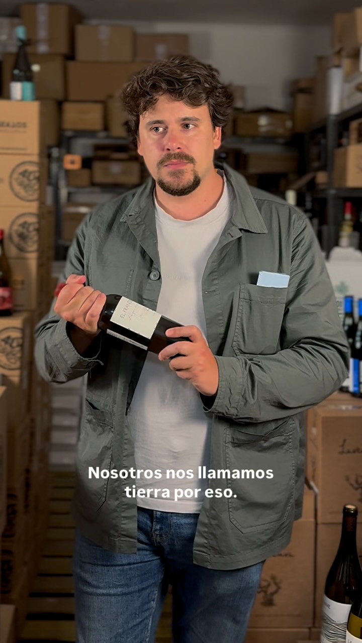 Lagar de los Frailes guarda un secreto que el tiempo no quiso borrar…⏳
Gonzalo nos cuenta cuál es y también nos revela cómo la albariza y la salinidad del suelo dan ese carácter tan especial a sus vinos.
🍷@lagardelosfrailes
🗣️ @g.e.torres