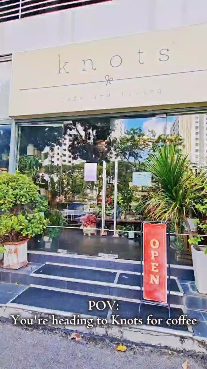🐦Not everything at Knots is on the menu 😉🌿
Step in for coffee… and you might just spot our feathered friend back in her cozy nest. ✨
Come visit us at Knots Paya Lebar and see if she says "hi!”
📍 160 Paya Lebar Rd, #01-07 Orion@PayaLebar, Singapore 409022