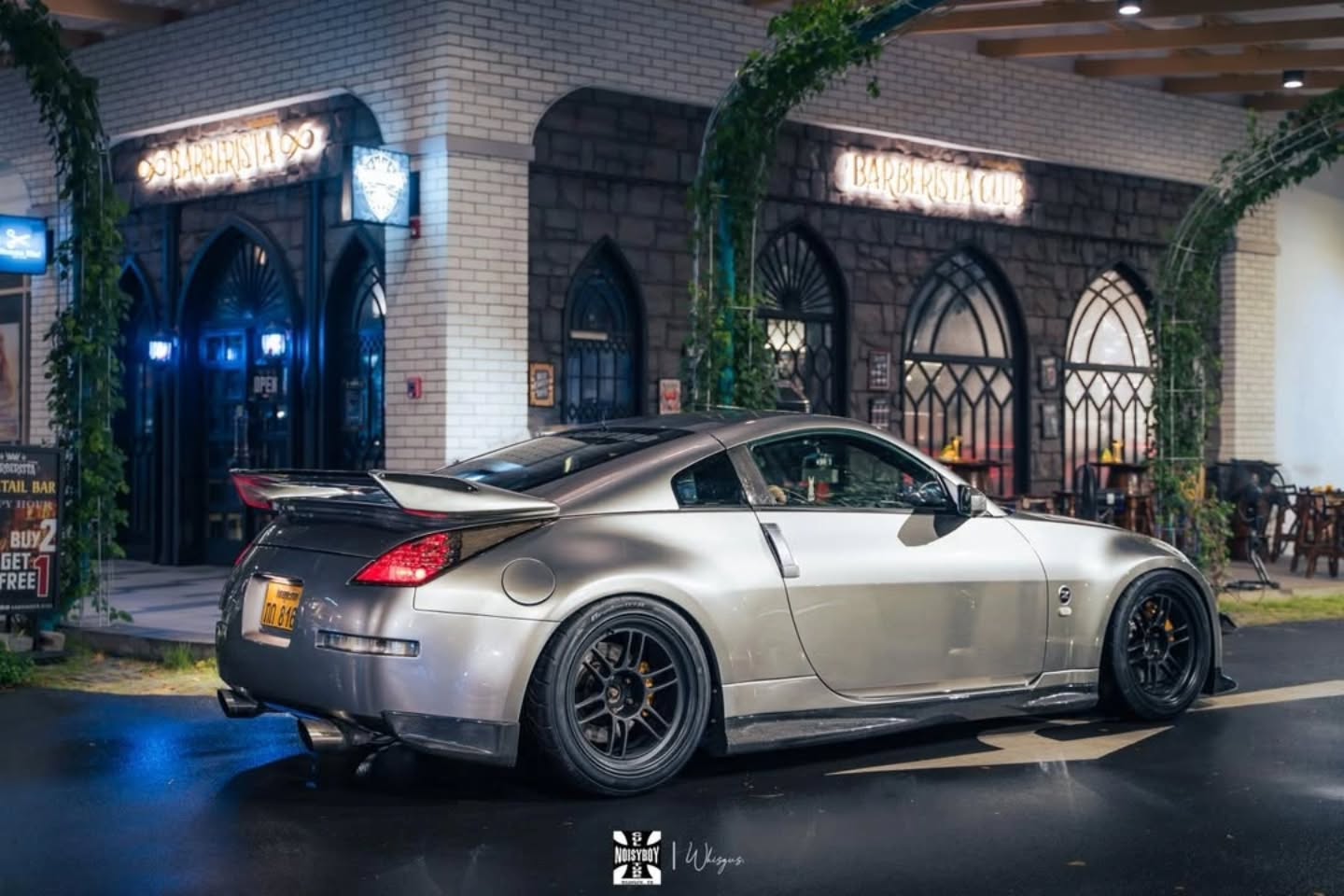 KevMannz CF seats V2 with red Alcantara padding + plug&play rails and slider kit for Nissan Fairlady 350Z.