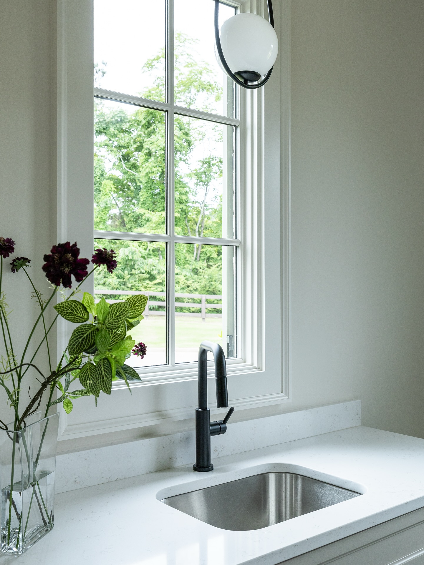 Proof that even the laundry room deserves a little love 🥀
It’s always the small details〰️the curve of the faucet, the glow of the pendant, a single stem in a vase, that make a space feel special.
Builder: @dickensbuilt
Photography: @jennifer.saltsman.photography
Property is *available*
9932 Whittmore Park Lane | Collierville, TN 38017
#interiordesign #interiordetails #customhome #customhomedesign #colliervilletn