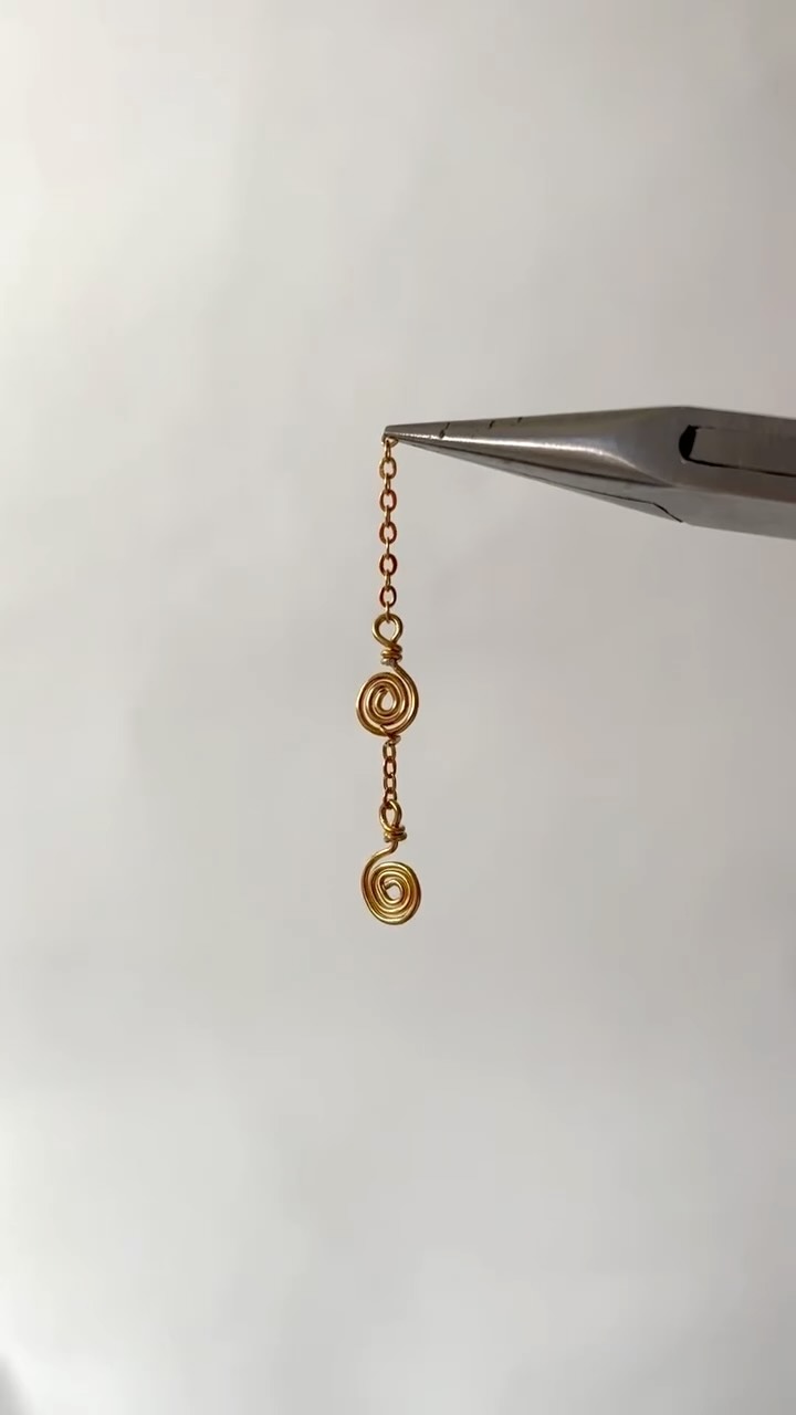 SURPRISE DROP :
The Eclipse Earrings 🌙
-450DKK
Hand wire wrapped pendants and freshwater pearls 😍
These beauties are available online at Novembersmykker.dk❤️
#smykker #smallbusiness #november_smykker #handmade #jewellery #bracelets #handmade #earrings