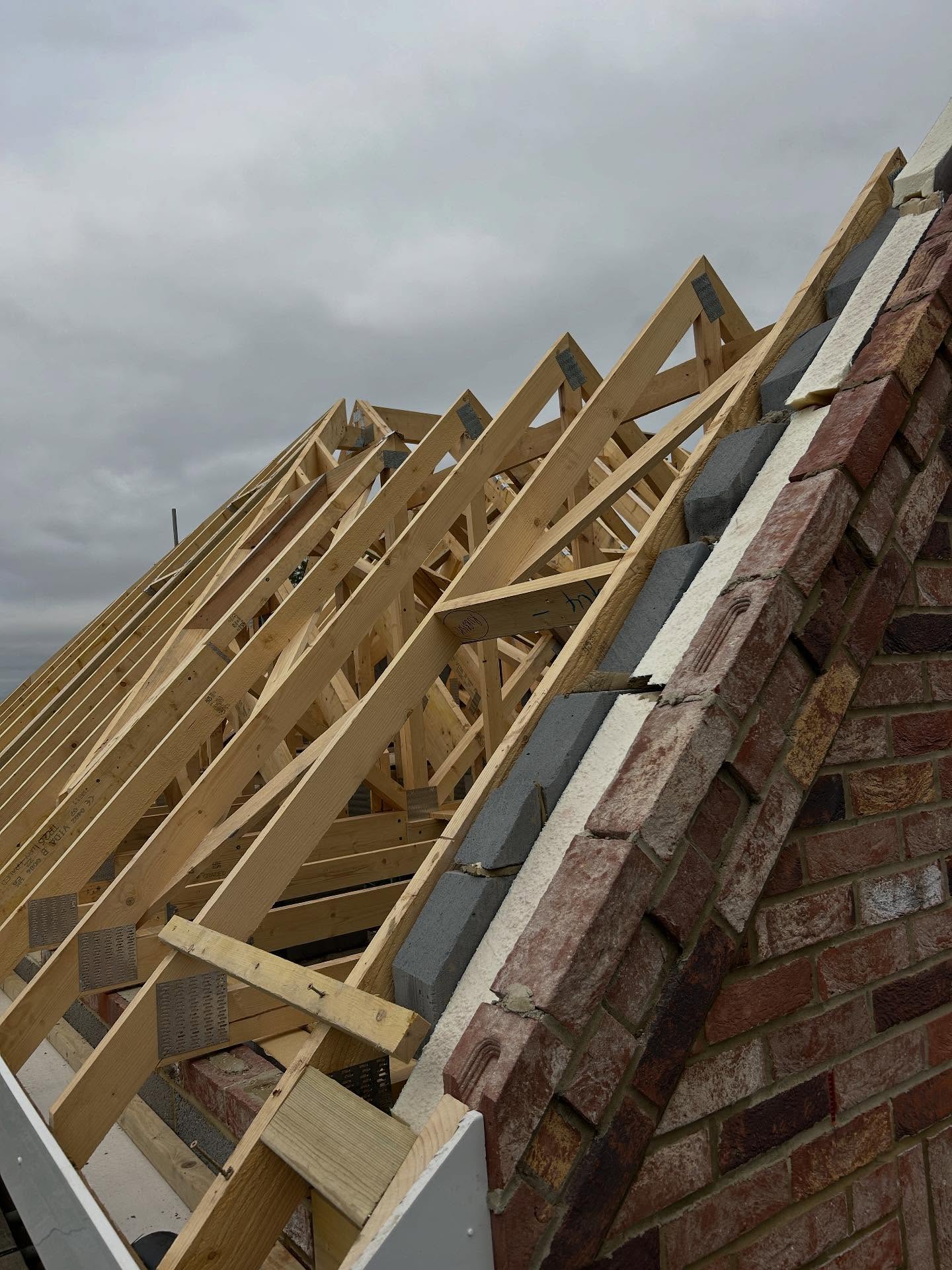 Massive thanks to the boys @essexpitchukltd now we can get this baby water tight
#djjprojectsltd #dayinthelifeofabricklayer #goldentrowel #generalbuilders #essexbuilders #buildersofessex #buildersofinsta #extensions #refurb #newbuilds #bricklayers #essexbricklayers #bricklayersofinstagram #guildofmastercraftsmen #carpentry #projectmanagement