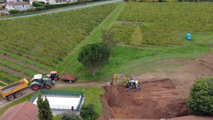 đ CUVAGE đ
Ăa y est, les grands travaux ont dĂ©marrĂ© ! Notre nouvelle cuverie sera prĂȘte pour accueillir le prochain millĂ©sime.
Ce projet est piloté par nos amis et talentueux architectes @remake.archi et @studiotulkki
On a hĂąte de vous montrer la suite !
#coteroannaise #loirevolcanique #ambierle #winery