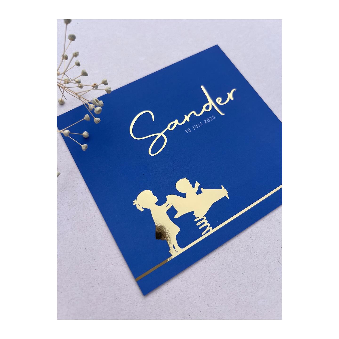 Welkom Sander! 💙
geboortekaartje #geboortekaartjes #geboortekaartjesinspiratie #babyopkomst #doopsuiker #geboortekaartjemetfoliedruk