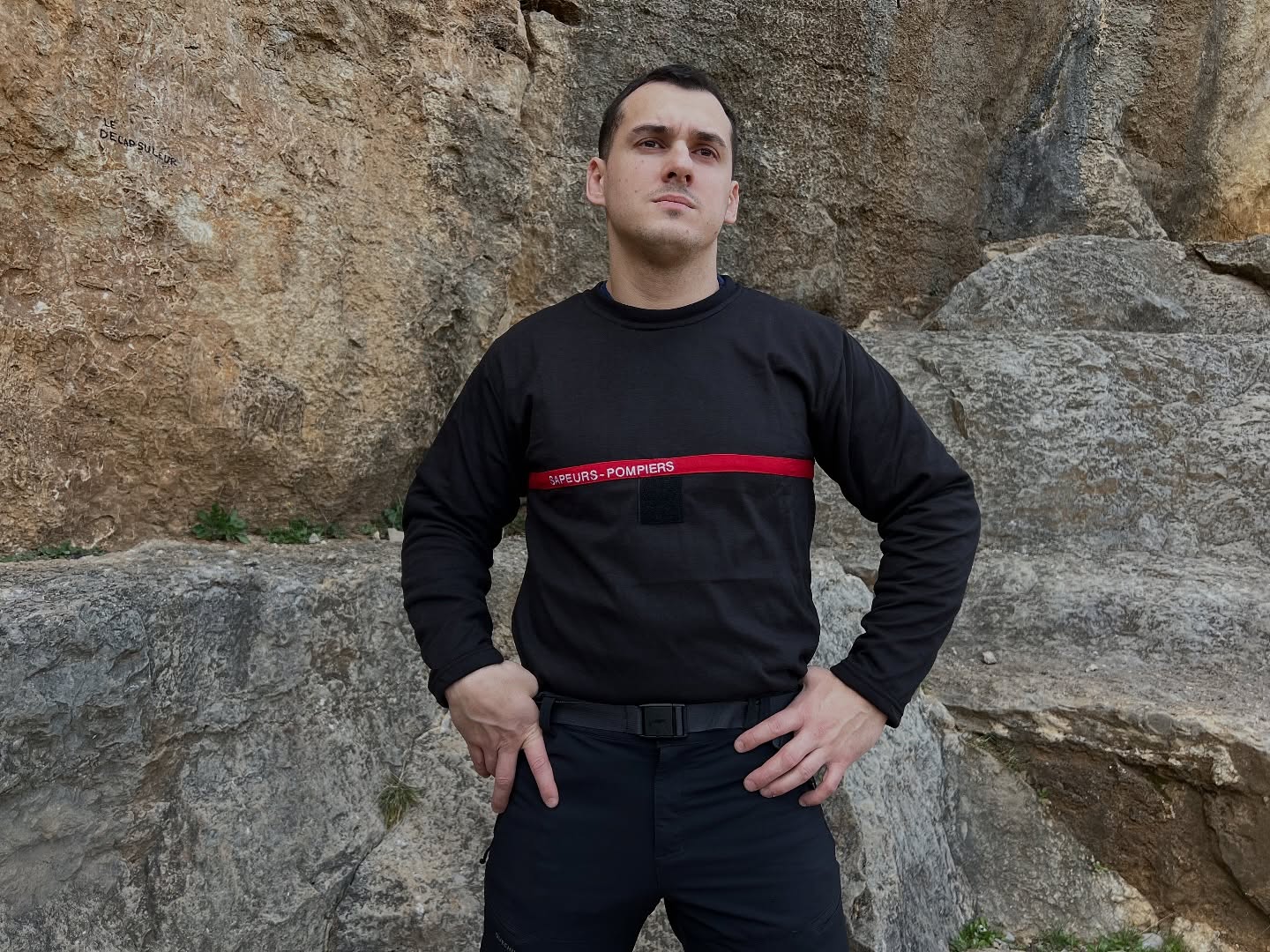 T-shirts et polos anti-couteau – Spécialement développés pour les sapeurs-pompiers
Nos vêtements de service intègrent une technologie textile anti-coupure de dernière génération, conçue pour offrir une protection optimale contre les coupures accidentelles et les attaques volontaires.
➡️ Objectif : renforcer la sécurité des personnels en intervention sans compromettre le confort ni la liberté de mouvement.
➡️ Conception : fibres techniques haute résistance, zones sensibles renforcées, coupe ergonomique adaptée aux exigences opérationnelles.
Parce que la protection des intervenants est notre priorité.
Chaque détail compte. 🔥
#sapeurspompiers #securite #anticouteau #emraarmement #protection #police #ambulace #policemunicipale #gendarmerie