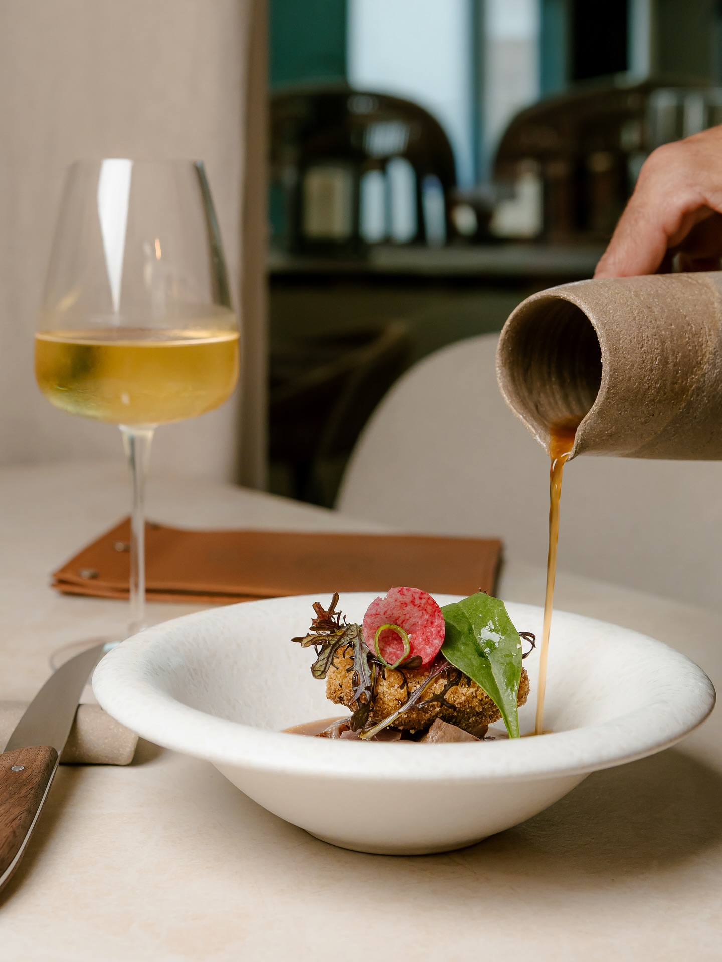 Le retour de BRUT, Table de saison avec un aperçu de notre carte actuelle tout en douceur 🤍💚
1. Le tataki de thonine
2. Le boudin noir croustillant
3. Les ravioles de Foie gras des Landes
4. Le paleron de boeuf braisé Rossini
5. Le rouget grondin
6. La pomme de ris de veau en vol au vent
7. La Mûre
8. La composée de fruit de saison
#brut #tabledesaison #Gastronomie #RestaurantLove#CuisineGourmande #ChefCuisine #Restaurantsaintdeluz #DéliceCulinaire #ArtCulinaire #CuisineLocale #DînerGastronomique #TableGourmet #SaveursDuMonde #PlatsGourmands #MenuDuJour #ExpérienceCulinaire #BonAppétit #Restaurateurs #FoodieFrance #PlatsSignature #CuisineDeSaison #saintjeandeluz
Photo by @yum_photogourmande @elapoppies