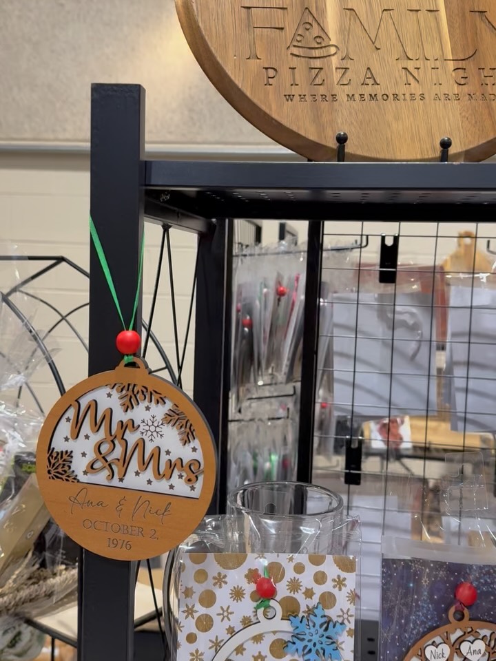 Come down to the Holiday Market in St Catherine’s today. Last day. Take a picture with Santa. I will be personalizing ornaments on the spot. At the Merritton Community Centre, 7 Park Ave, St Catherine’s. Until 3pm today.