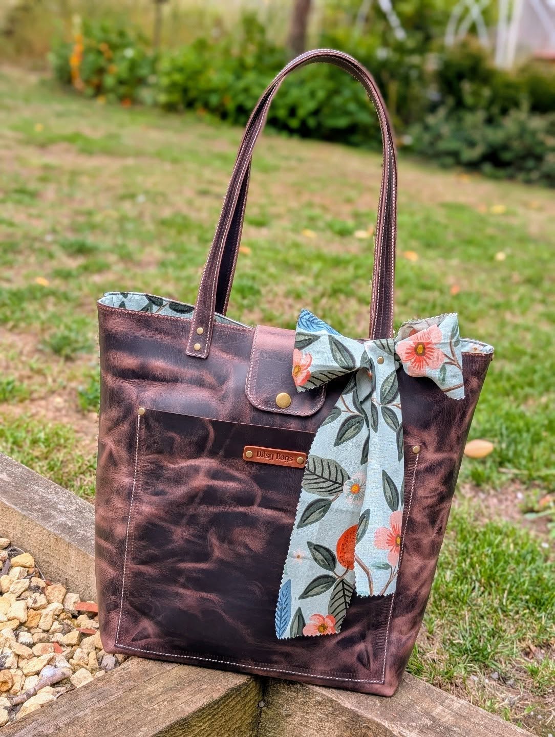 ✨ Meet your new everyday essential ✨
This gorgeous handmade leather tote combines timeless craftsmanship with a touch of floral charm 🌸
Crafted from premium distressed leather and lined with a beautiful floral fabric, this tote is made to order — just for you. Personalise the details to make it truly yours 💕
Perfect for work, travel, or everyday adventures — stylish, sturdy, and full of character.
👜 Handmade with love
🌿 Customisable options available
🎁 Made to order
➡️ Tap the link in bio to design your own Ditsy Bag today!
#DitsyBags #HandmadeLeatherBag #LeatherTote #CustomBag #MadeToOrder #ArtisanCrafted #SustainableStyle #FloralLining #EverydayStyle #SlowFashion