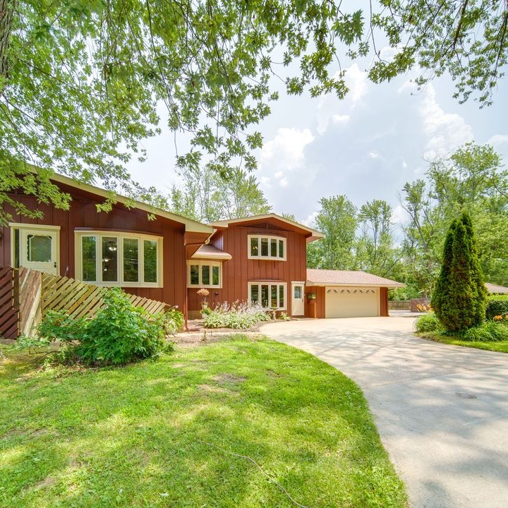 Dreaming of the perfect cozy getaway for your family this holiday season?
Book Harrington's Lake Erie Getaway located at 508 Williams Street, Conneaut, Ohio 44030.
With countless thoughtful amenities, you'll feel right at home from the moment you arrive!
Sleeps up to 16 people, 4 1/2 baths, large kitchen with bar, family room, sitting room, game room, in-ground gated pool, and more!
To book now, visit: https://www.harringtonslakeeriegetaway.com/
Follow on Facebook: https://www.facebook.com/groups/1299517274292697
#visitconneautoh #conneautohio #airbnb #vacationalrental #familyvacation #ohiogetaway