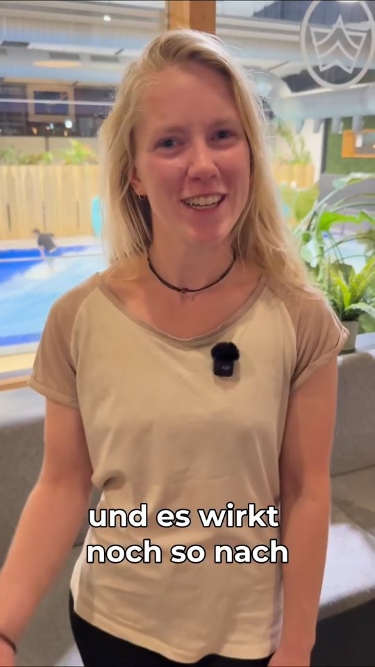 Wir haben im @wellenwerk.berlin ein Wiedersehen mit unseren Bildungsurlaubern gefeiert. Und wir waren uns alle einig: Wir kommen wieder! 🌊
Wir haben aber nicht nur Wellen geteilt, sondern auch reflektiert, wie sehr unser Bildungsurlaub nachwirkt. Einige Teilnehmende haben sich sogar bereit erklärt, uns ein Videofeedback zu geben. 🎥
Heute senden wir vielen Dank und sonnige Grüße an Kathi! Danke für deine Offenheit und dass du dich bereit etwas über uns zu sagen. Wir freuen uns schon, dich bald wiederzusehen. ❤️
In den nächsten Wochen folgen weitere Stimmen aus unserer Citywave-Reunion. Stay tuned!
👉 Mehr Infos zu unserem Bildungsurlaub Resilienz im Beruf gibt’s über den Link in unserer Bio.
—
🌊 Hi, wir sind Ocean Fused Training. Wir verbinden berufliche Weiterbildung mit Natur und Bewegung. Folge uns für fundierte Impulse rund um Stressregulation, Selbstfürsorge und Resilienz im Berufsalltag.
#stressmanagement #bildungszeit #resilienz #bildungsurlaub #teambildung #embodiment #surfen #yoga #achtsamkeit #erleben #oceanfusedtraining