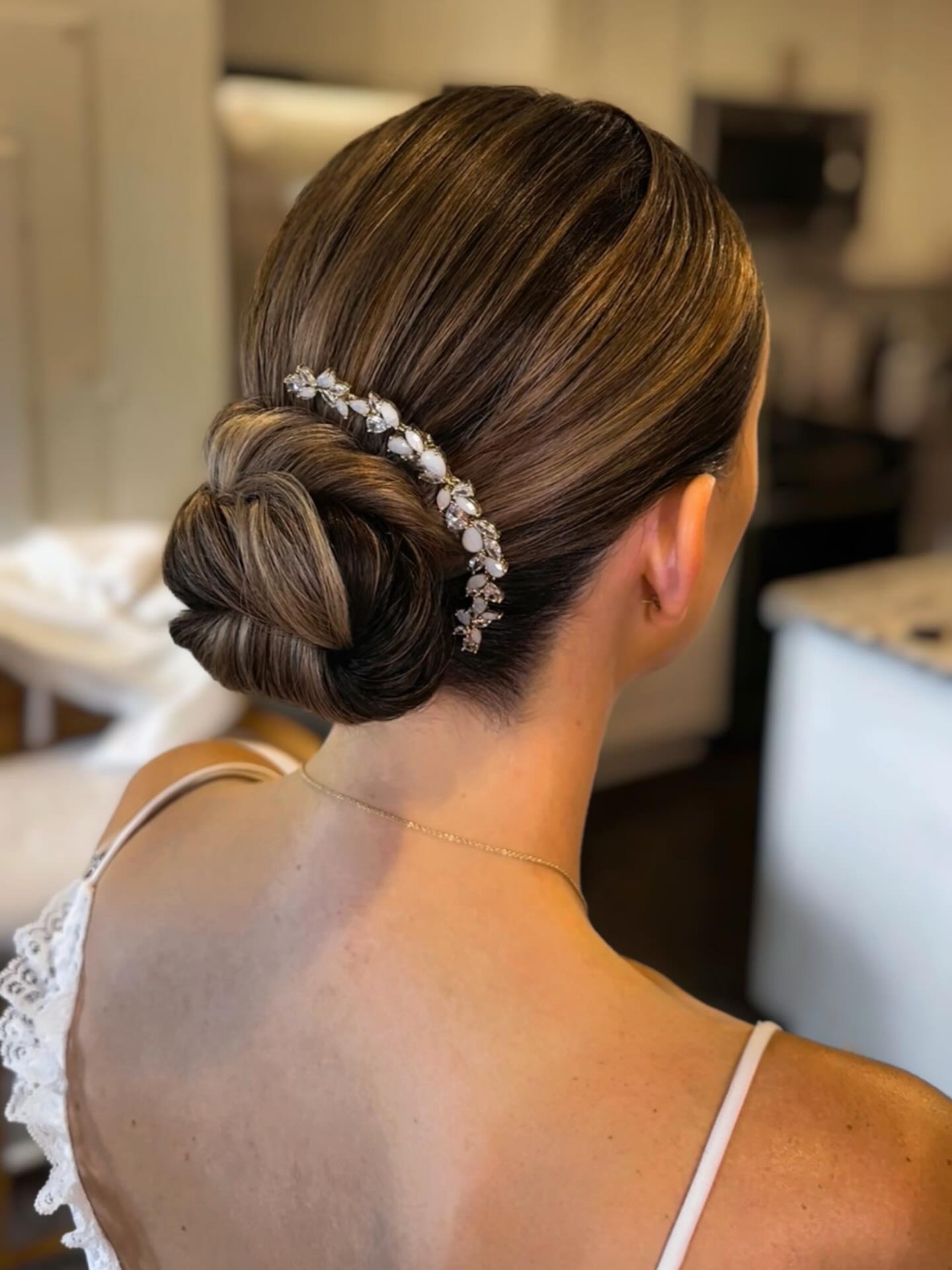 Can't believe I never got around to posting this gem of a photo of my besties wedding day 😍
still not over her sleek low bun - she was such a vision on her big day!! ❤️