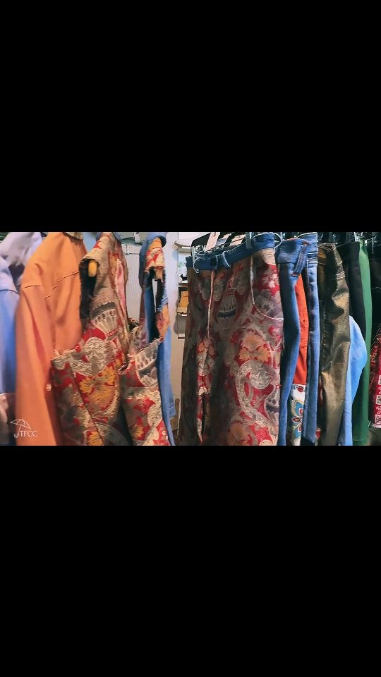 Happy Monday with a recap from our launch!
@abstractjunction x @amalinecollections
We're both working hard to get our pieces listed on the website. Be sure to keep an eye out this week for the collection drops!
You'll be able to find our collection on @naia.redesign as well as the our home site.
Visit amalinecollections.com today to get a feel for what's coming next!
📽 @tfccollective
#collaboration #repurposed #regroundedcollection #amalinecollections #circularfashion