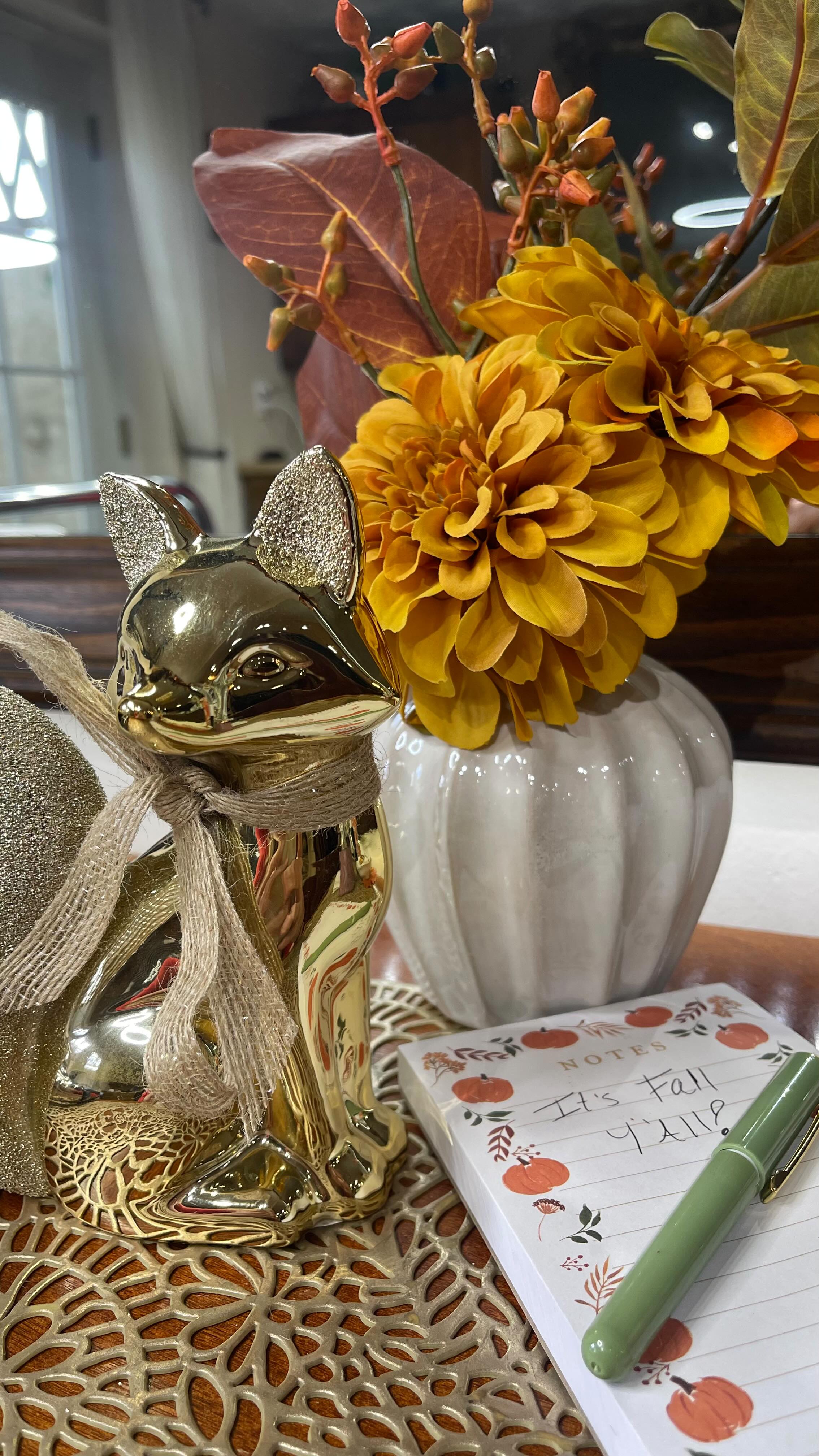 Me: just a few pumpkins 🎃
Also me: deep cleaning my entire salon 😂🍁