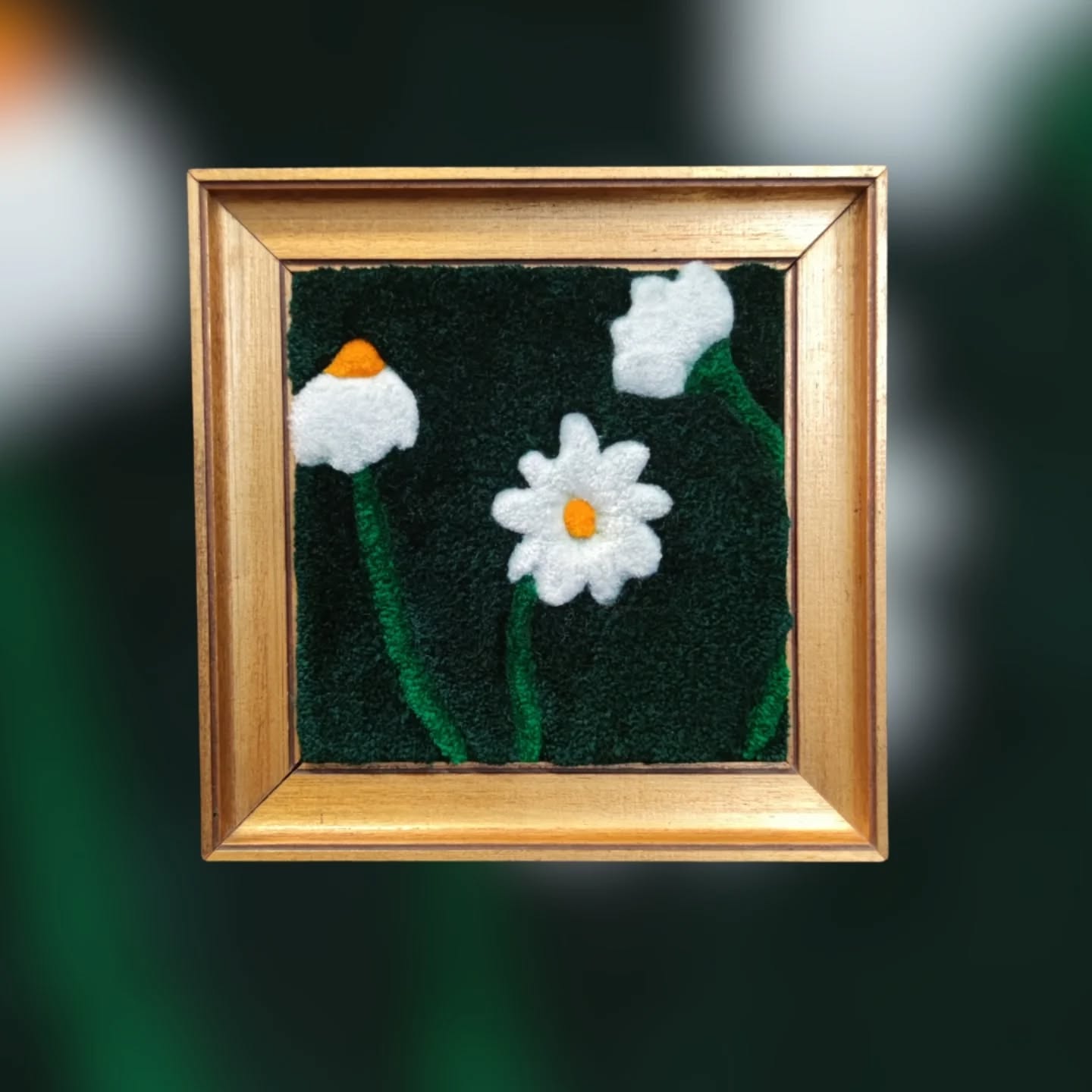 Close up sur la collection FLORE, créée à l'occasion de l'Artichaut Show 2025. Des fleurs, de nouvelles expérimentations et un thème où je me suis régalé. Hâte d'en créer d'autres 🫢 🥀🧵
#tufting #tuftingart #mulhouse #handmadewithlove #creationunique #slowdeco #slowmade