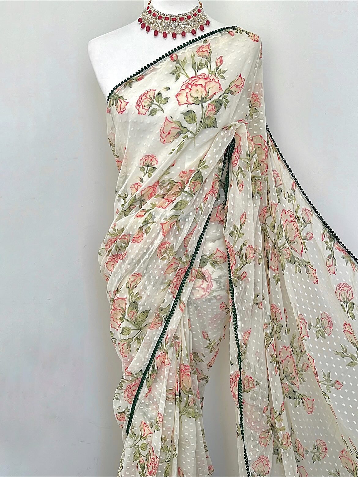 Rendy made SAVITRY Saree ✨
Order —> desipalace.fr
#readymadesaree#1minutesaree#sari#saree#diwali#desilook#tamil