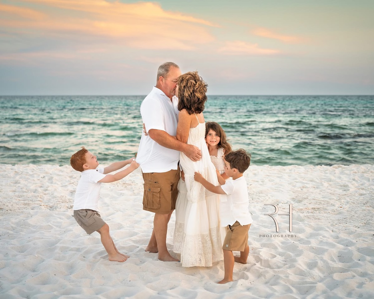 Another beautiful evening chasing sunsets and laughter with one amazing family. The beach gave us the perfect glow, the kids brought the giggles, and that emerald green ocean? breathtaking as always.
I say it all the time, but I really do LOVE WHAT I DO. 💜
These moments? They never get old — just more beautiful and special every time.
#BeachSessions #FamilyPhotography #GoldenHourMagic #RHowardPhotography #destinbeach #destinbeachphotographer