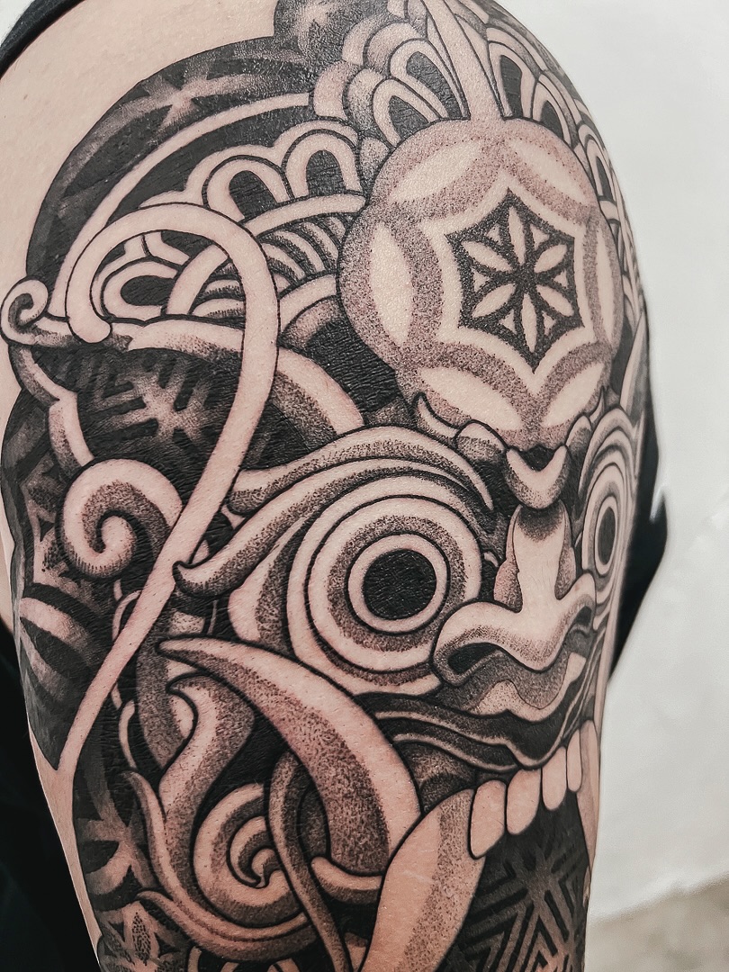 Criminal. Solo puedo decir que vivir la @barcelonatattooexpo ha sido una experiencia religiosa!
He podido compartirla con un equipo tan grande como @nekro_tattoo , @marinotriana , @phobostattoo_ , @peri_tatt y @natinat.ttt
Que mas se puede pedir?
