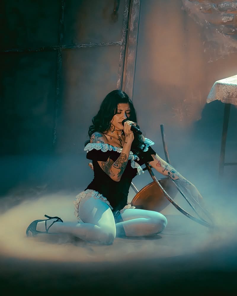 Toda una diosa @cazzu la rompe y demuestra que es #LaJefa en su primer @auditoriomx