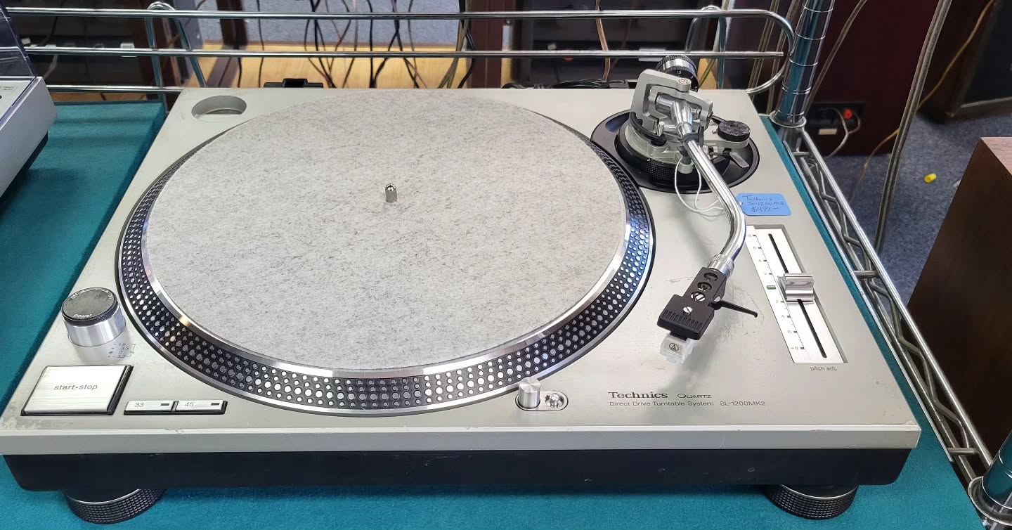 Freshly serviced and on the floor.
Technics Sl-1200MK2 ($499) & Technics Sl-1700MK2 ($599)
#turntables #electriccityrepairandrecords #westminster #vintagehifiaudio #technics1200 #technics1700