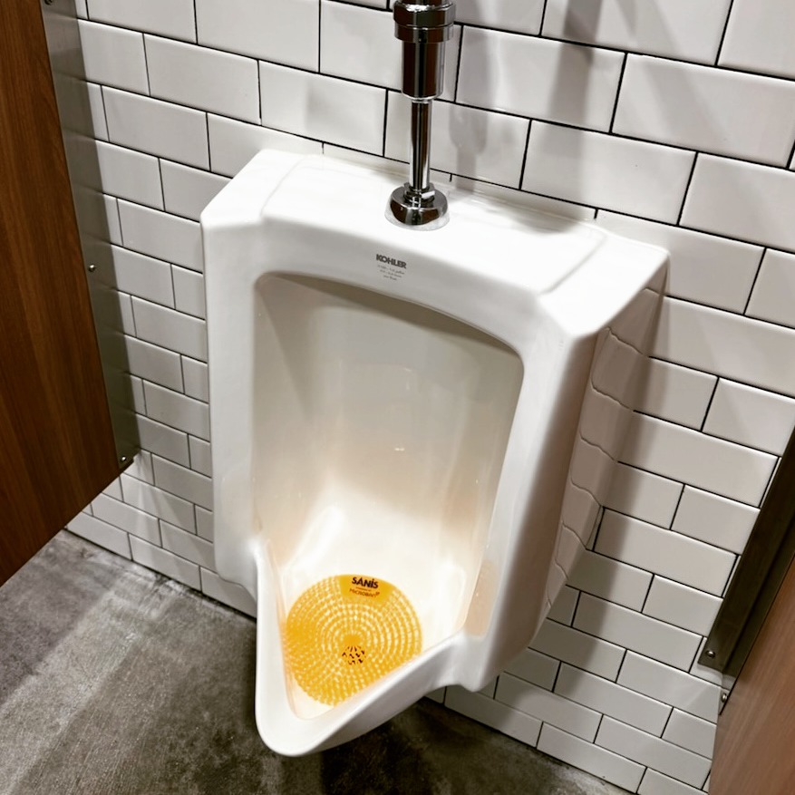 A clean, simple, humble public toilet. Do you realize how rare this is? ❤️👏😊
When you're serious about keeping your building in tip-top shape, call us. #commercialcleaningcharleston