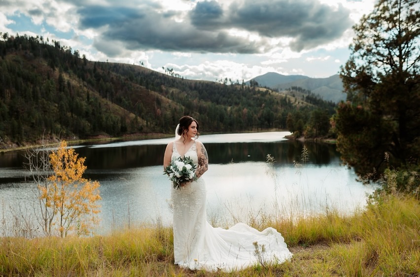 Haute Bride 😍
Destination weddings, travel shoots are always negotiable.
#bhautesalon #bridal #newmexico #colleyvilletx #colleyvillehairstylist
