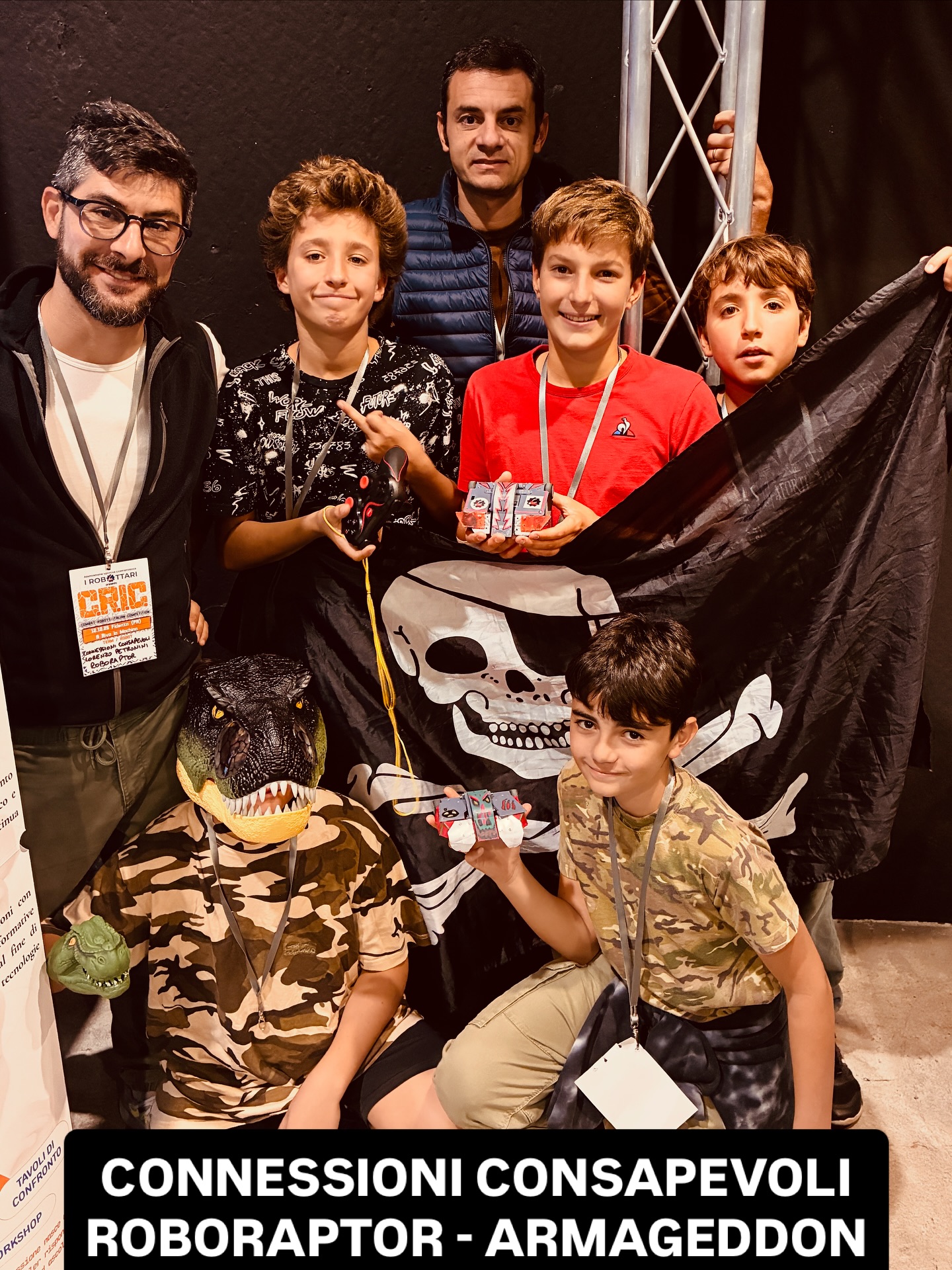 In attesa delle foto ufficiali, dei video dei combattimenti e della classifica generale, eccovi la galleria delle gloriose squadre di soci che hanno partecipato alla terza edizione del CRIC il 12 Ottobre 2025 e dei loro robot!
Più avanti avremo una galleria dedicata ai robot, ma guardate che sguardi fieri, felici e soddisfatti (colti sul fatto durante il torneo stesso dal buon @matteonjabulo )
Complimenti a tutti, ricordate che indipendentemente dal risultato, sono pochissimi in Itali, per ora, a poter dire di aver partecipato a un evento del genere!
#antweight #combatrobots #tournament #italy #fidenza #sandonnino