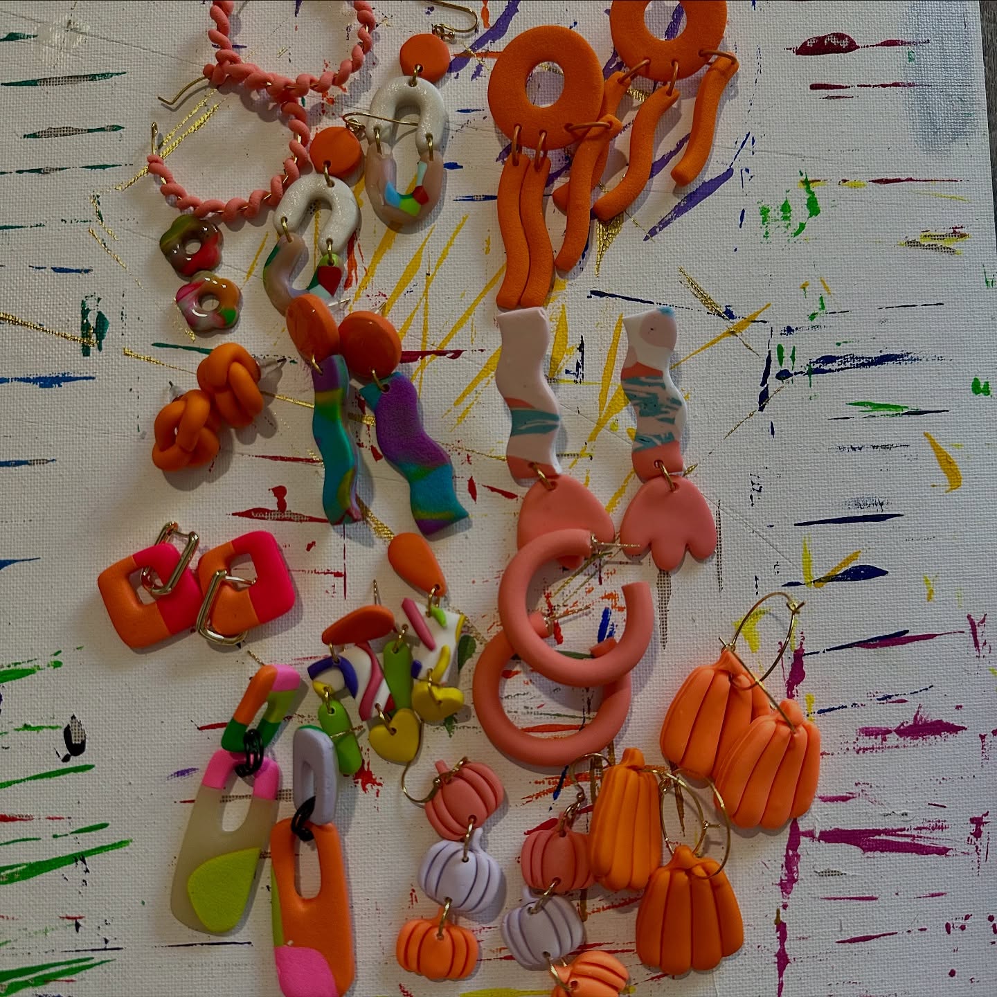 Cuéntame, ¿cuál es el color que te identifica?
💜💚🧡❤️
¿Qué otras combinaciones te gustaría ver?
Brujacosmica.shop or DM
#fypage #polymerclayresinearrings #puertorico #handmade #clayallday #polymerclayearrings #polymerclaytutorial #polymerclayartist #arcillapolimerica #arcillapolimericatips #polymerclaycreations