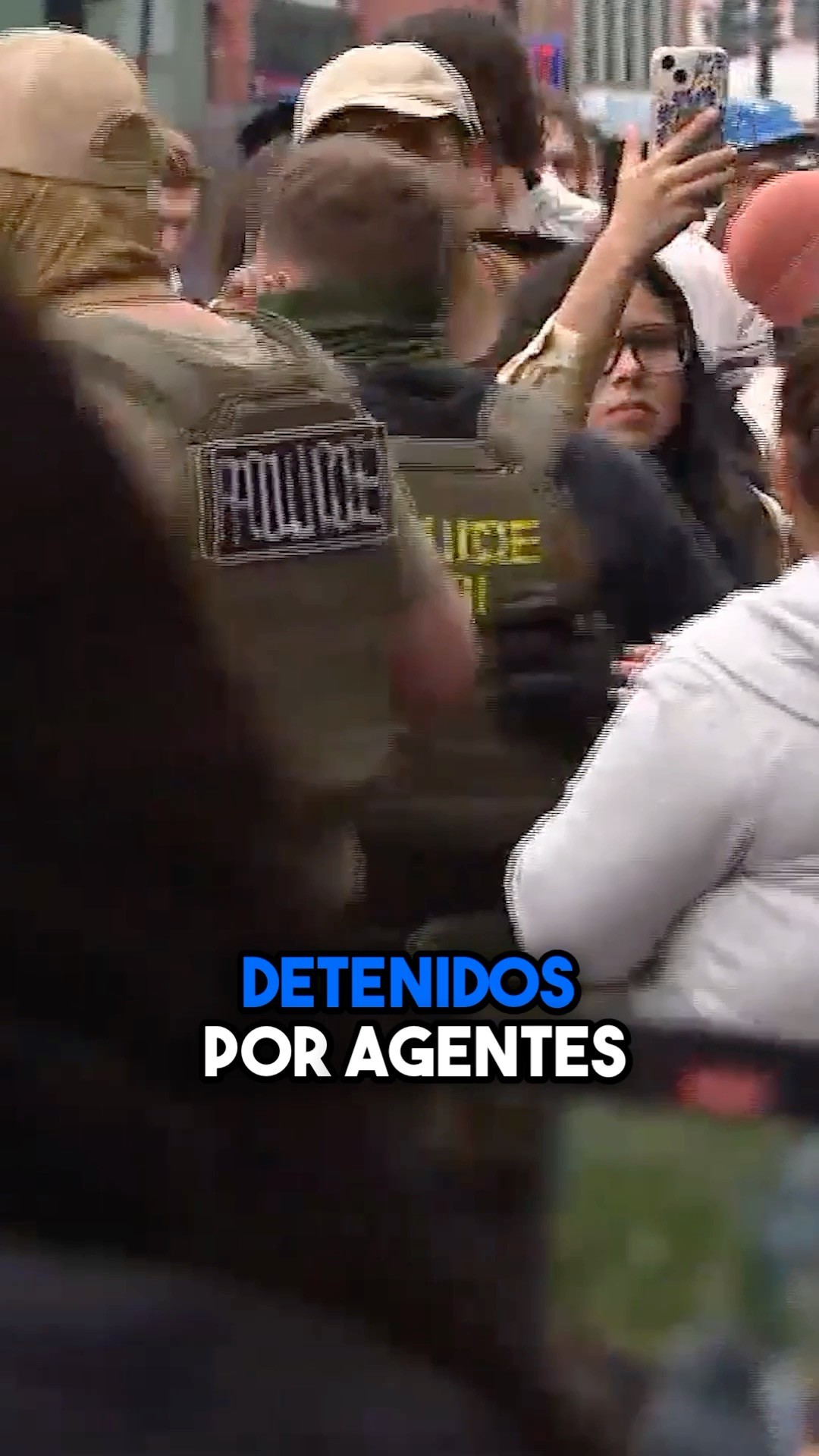 En septiembre de 2025, la Junta de Apelaciones de Inmigración aprobó una política que eliminará la posibilidad de fianza para muchos inmigrantes que entraron sin inspección.
Eso significa que miles podrían quedar detenidos mientras esperan que su caso sea resuelto, incluso si nunca han cometido delito alguno.
Si necesita ayuda con su caso migrotario llamenos para una consulta gratis al: 773-762-2500
#abogadosdeinmigracion