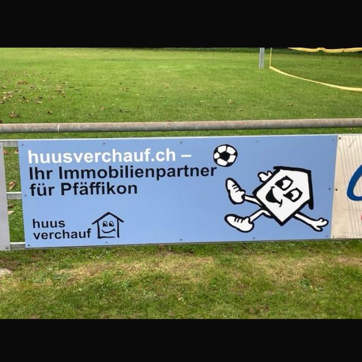 Wir freuen uns riesig, bekannt geben zu dürfen, dass die DK Hausverkauf AG ab sofort Sponsor des FC Pfäffikon ist.
Als regional verankertes Unternehmen liegt uns die Unterstützung der lokalen Gemeinschaft besonders am Herzen. Der FC Pfäffikon steht – genau wie wir – für Teamgeist, Leidenschaft und Einsatzbereitschaft, Werte, die weit über den Sport hinausgehen.
Für uns ist dieses Engagement mehr als nur ein Sponsoring – es ist ein Zeichen unserer Verbundenheit mit den Menschen und der Region, die uns täglich ihr Vertrauen schenken. Wir sind überzeugt: Gemeinsam können wir Grosses bewegen.
Ein herzliches Dankeschön an den FC Pfäffikon für die tolle Zusammenarbeit – wir freuen uns auf viele spannende Spiele, unvergessliche Momente und eine erfolgreiche gemeinsame Zukunft!
https://www.fcp.ch/de/home
#huusverchauf #DKHausverkaufAG #FCPfäffikon #Sponsoring #GemeinsamStark #Teamgeist #Heimat #Leidenschaft