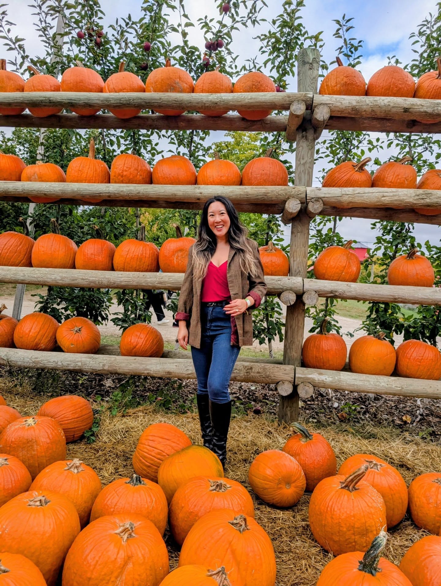 Feelin’ gourd about turning another year older 🎃✨
Celebrated my 7th business birthday with a side of apple pie and a full heart. Grateful for every client, collaborator, and creative who’s made this journey so sweet.
--------
🍎 Our fave apple farm, @chudleighsfarm
🍣 The most delic sushi fusion restaurant @thehaamto
🥞 Congrats to fellow biz owners @susiestoronto and their delic diner eats and they're opening for dinner very soon!
#BusinessOwner #EntrepreneurLife #BusinessAnniversary #Thanksgiving #Thankful #Pun #AppleFarm #TorontoRestaurant #Foodies