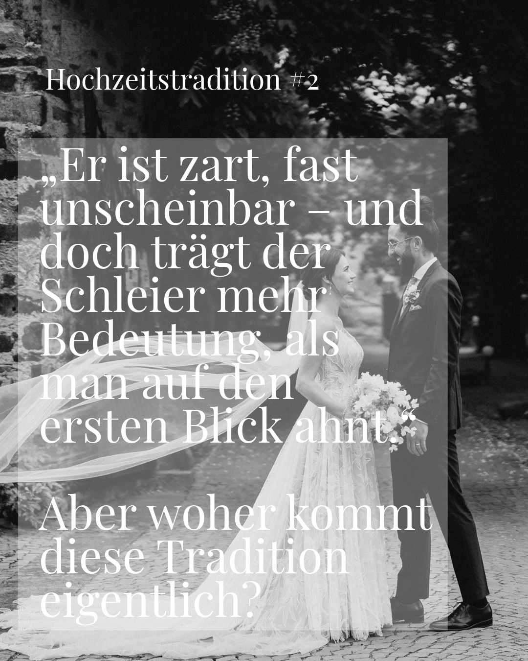 Es gibt viele verschiedene Schleiervarianten, die sich in Länge, Stil, Form, Befestigung und Verzierung unterscheiden. Hier ist ein Überblick über die gängigsten Typen – von kurz bis lang, mit ihren typischen Wirkungen und Einsatzmöglichkeiten:
👰 Birdcage – kurz und frech, oft aus feinem Netzstoff. Perfekt für moderne, urbane Looks.
🌿 Blusher – der klassische, zarte Schleier, der das Gesicht leicht umspielt – ideal für den Moment, wenn er sich hebt.
💫 Fingertip – endet etwa auf Höhe der Fingerspitzen und wirkt romantisch, ohne zu verspielt zu sein.
🤍 Waltz – reicht bis zu den Knien, bewegt sich beim Gehen sanft mit – fließend und elegant.
🌸 Chapel – etwas länger als das Kleid selbst, schafft diesen filmreifen Look beim Gang zum Altar.
👑 Cathedral – majestätisch und dramatisch, mit ausladender Länge – perfekt für große Auftritte.
✨ Mantilla – spanisch inspiriert, mit wunderschöner Spitzenkante, die Gesicht und Haar umrahmt.
Jeder Schleier erzählt eine andere Geschichte – die Frage ist nur: Welche erzählt deine?
#brautschleier #bridallook #weddingdetails #hochzeitsinspiration #bridestyle #hochzeitsfotograf