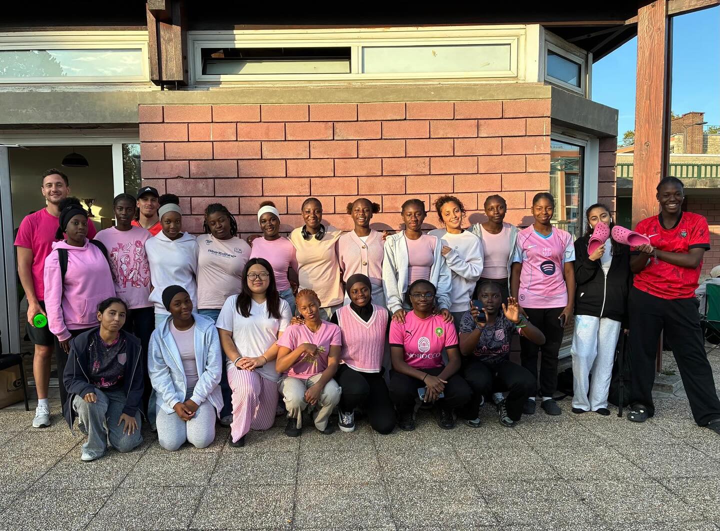 Octobre Rose 💗
Parce que le dépistage précoce peut faire toute la différence, nous nous habillons en rose pour rappeler l’importance d’en parler, de s’informer et de se faire dépister.
Ensemble, faisons circuler le message ! 🎀
#rugbypourtous #touspourpantin