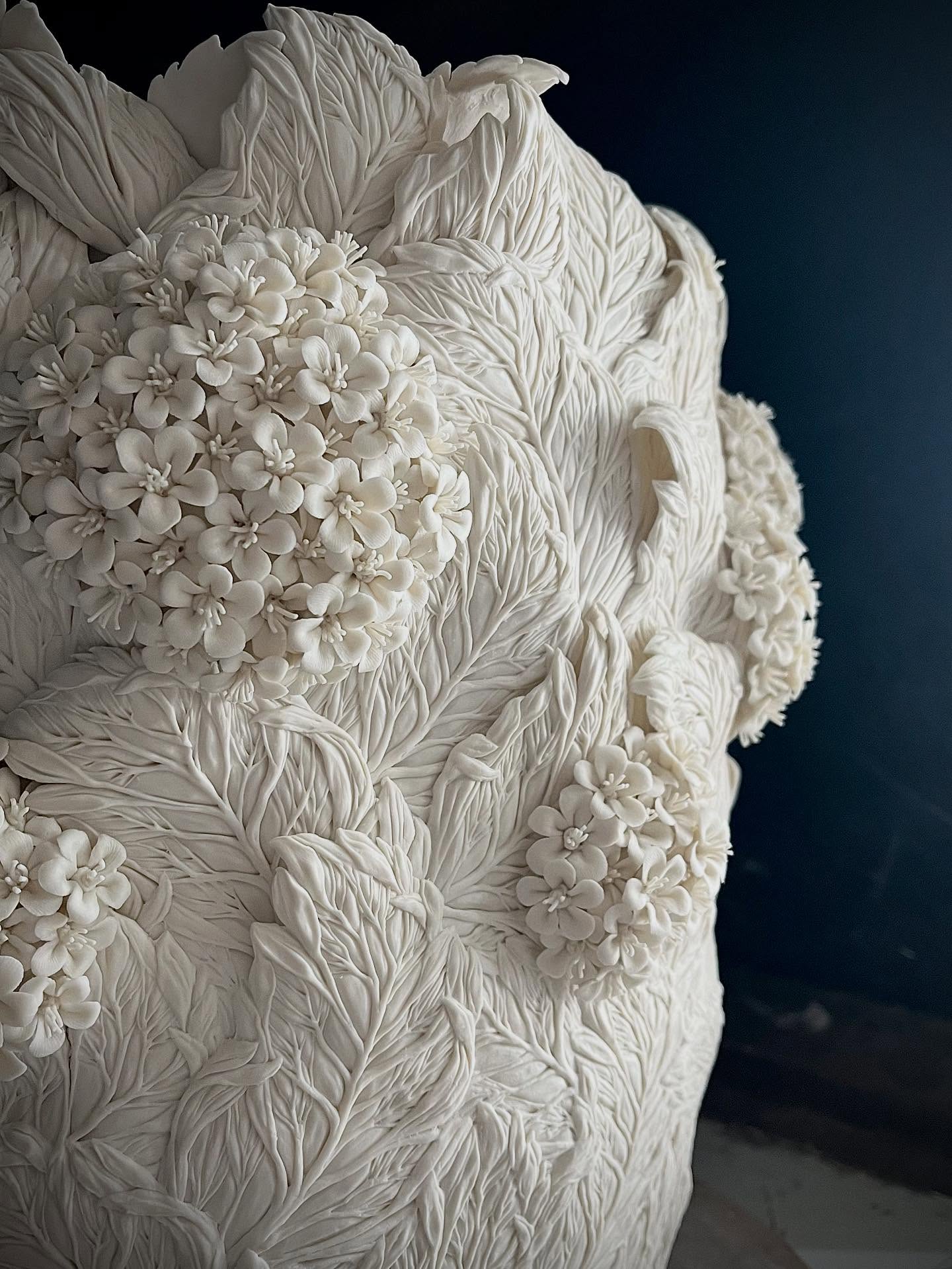 PAD fair in London @padesignart will be open until this Sunday 19th. My new work will be @adrian_sassoon_gallery @adriansassoon thank you so much all the team for the hard work.
The piece on this post:
A LARGE KODEMARI AND LEAVES BOWL, 2025
Moulded, carved and hand-built porcelain with an interior of dancing sprigs
H.35.5 Dia.42 cm
H.14 Dia.16 1/2 in
#ceramics#porcelain#handmade#handcarved#craftmaking#hitomihosono #hitomihosonoceramics #adriansassoon #adriansassoongallery #padfairlondon #barkeleysquare #london