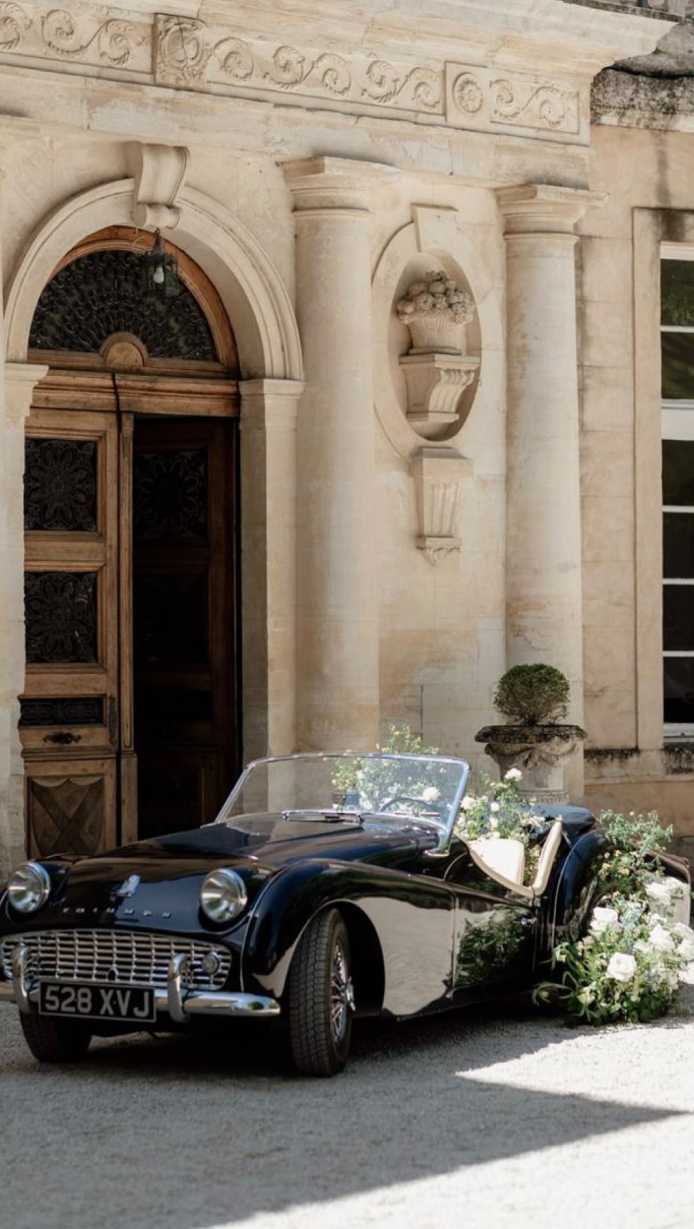 A day in the life of a bridal makeup artist…
Something I pride myself on is the ability to nail a great wedding morning schedule!
Each wedding morning schedule is unique and Zoe’s wedding morning was nothing short of a discreet military operation!
I’ve got all the planning handled so you can just enjoy being present in the moment.
Lately, it’s gotten a little tricky, with many venues not opening up the dreamy bridal suites until mid- late morning. That means sometimes we have to start the glam magic elsewhere!
For my bride Zoe, it was a smooth transition, we started her flawless look in the cute onsite cottage and then moved into the gorgeous bridal suite for final touch-ups and veil portraits.
Navigating a hair and makeup timeline simultaneously for a seamless stress free experience is a high skill that only wedding pros can manage and I am proud to say I master a wedding morning schedule like an absolute boss!!!
Ready for a wedding morning that’s perfectly planned and leaves you feeling stress free? 🥰
DM me your date, bridal party numbers and ceremony time so we can create your perfect stress free timeline 🥰
#warwickshirewedding #worcesterwedding #gloucestershirewedding #herefordshire #shropshire #thecotswolds #cotswoldswedding #cotswoldsmakeupartist #worcestermakeupartist #birmimghammakeupartist #redditch #stratforduponavon #gorcotthall #elmorecourt #manorbythelake #hawkstonehall #ragleyhall #bourtonhall #hamptonmanor #primrosehillfarm #bridetobe #editorialbride #elegantbride #cometoworkwithme #crippsbarnwedding #brideinspo #hamptoncourtcastle #adayinthelife #westonpark cover photo:Pinterest